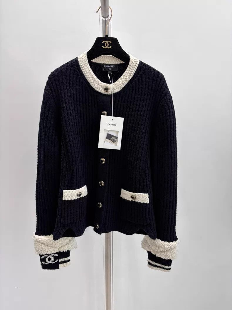 Chanel Chanel Coco neige ski black stitching white two-pocket kni Size S / US 4 / IT 40 - 1 Thumbnail