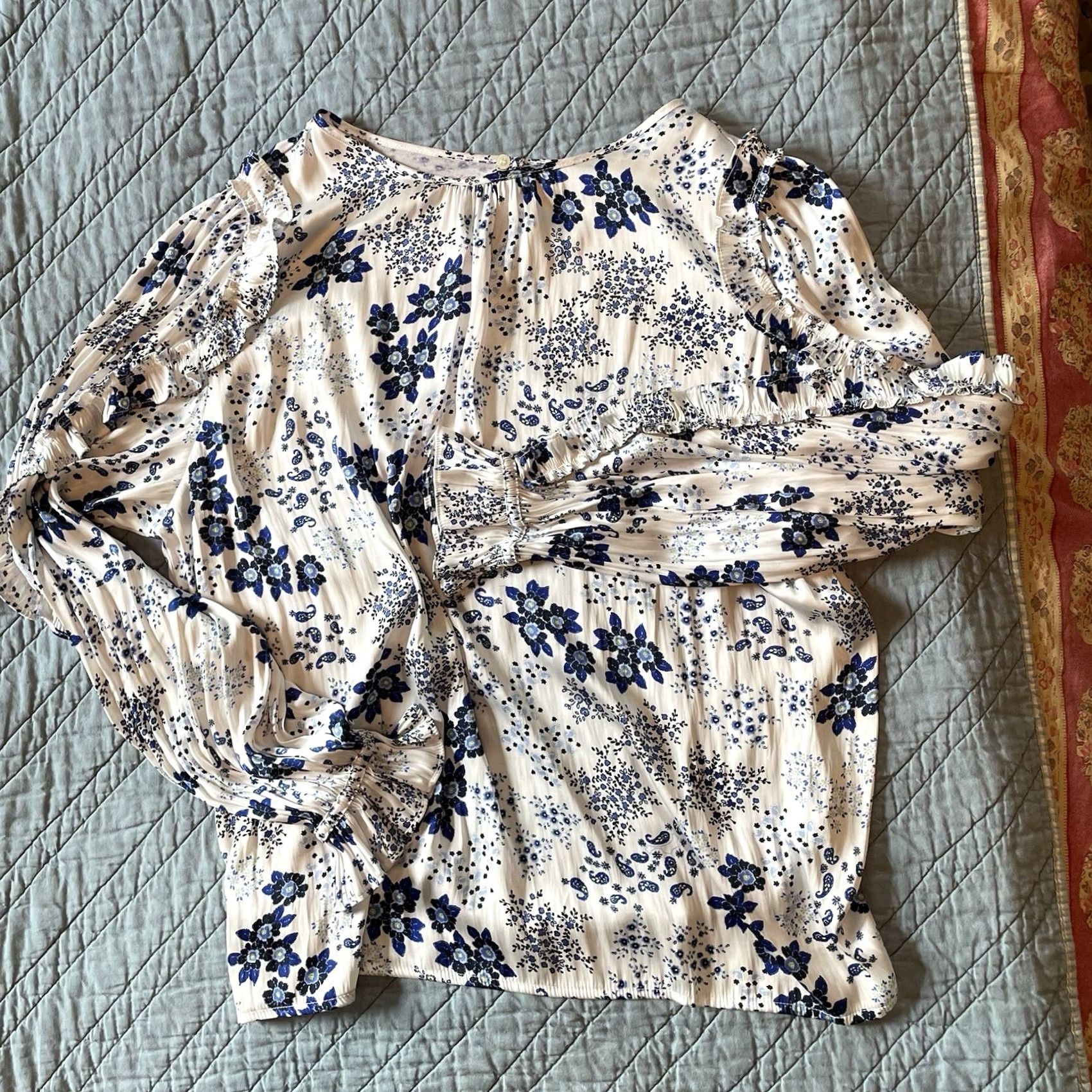 Loft LOFT Blouse Shirt White Blue Floral Paisley Ruffle Pleated Long Sleeve S Womens Regular Neckline Round Size S / US 4 / IT 40 - 6 Thumbnail