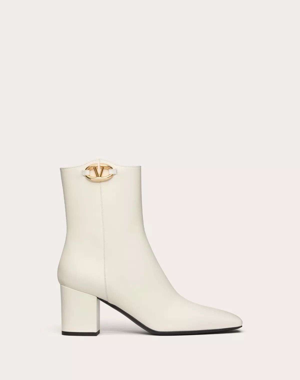 o1s1wg110625 Vlogo Bold Edition Suede Ankle Boot in White
