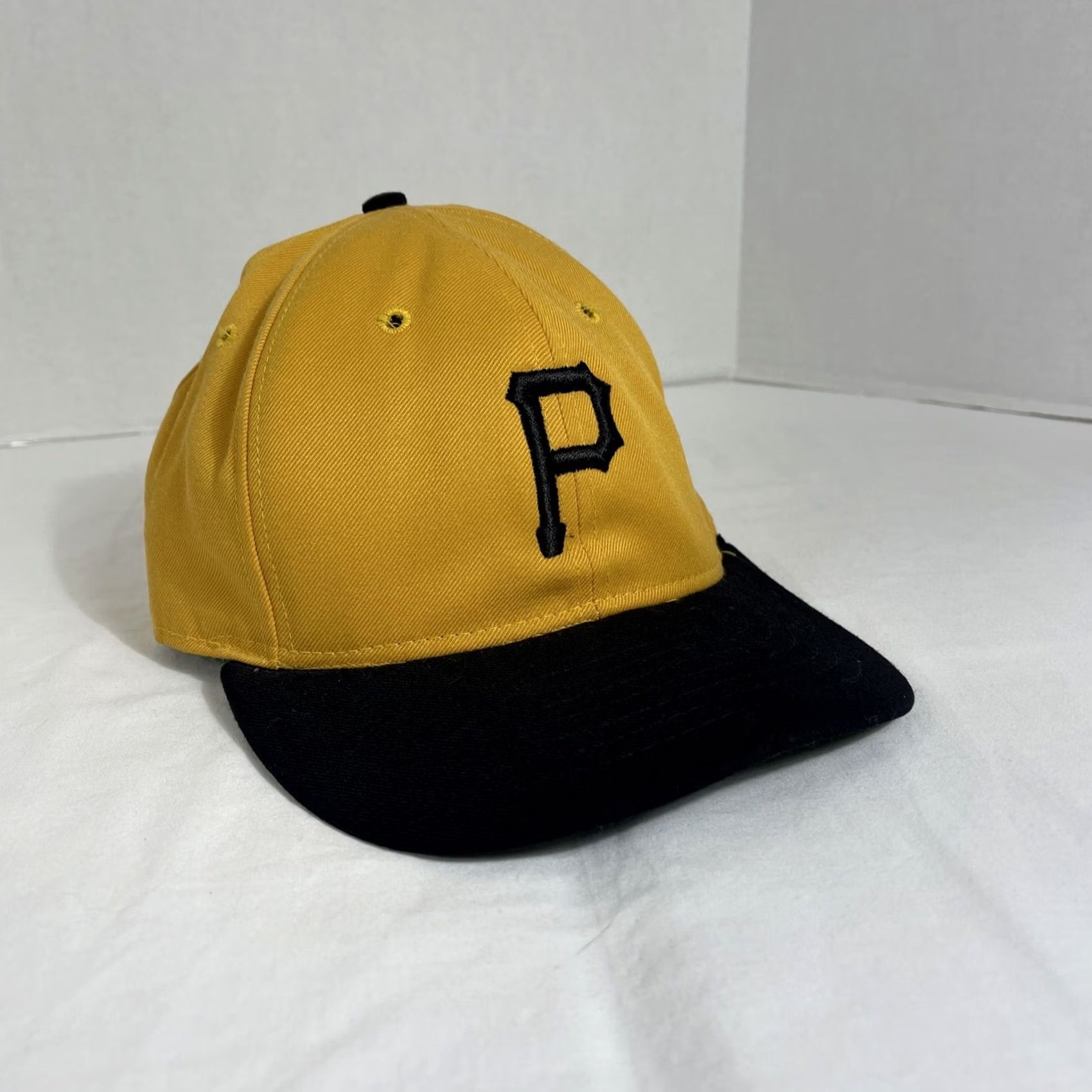 Vintage VINTAGE Pittsburgh Pirates Fitted Hat Sz 7 Roman Cooperstown Collection 80s MLB Shirt Adults 7 Yellow Polyester MIX Snapback Mens Size ONE SIZE - 2 Thumbnail