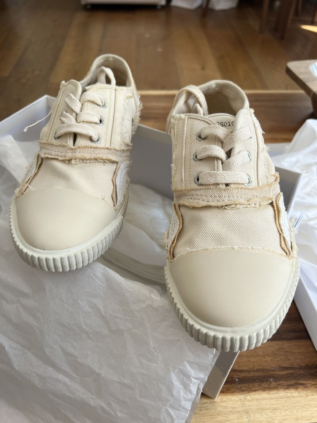 Maison Margiela Maison Margiela Inside-Out Canvas Natural Low Top Sneakers Size US 6 / IT 36 - 7 Thumbnail