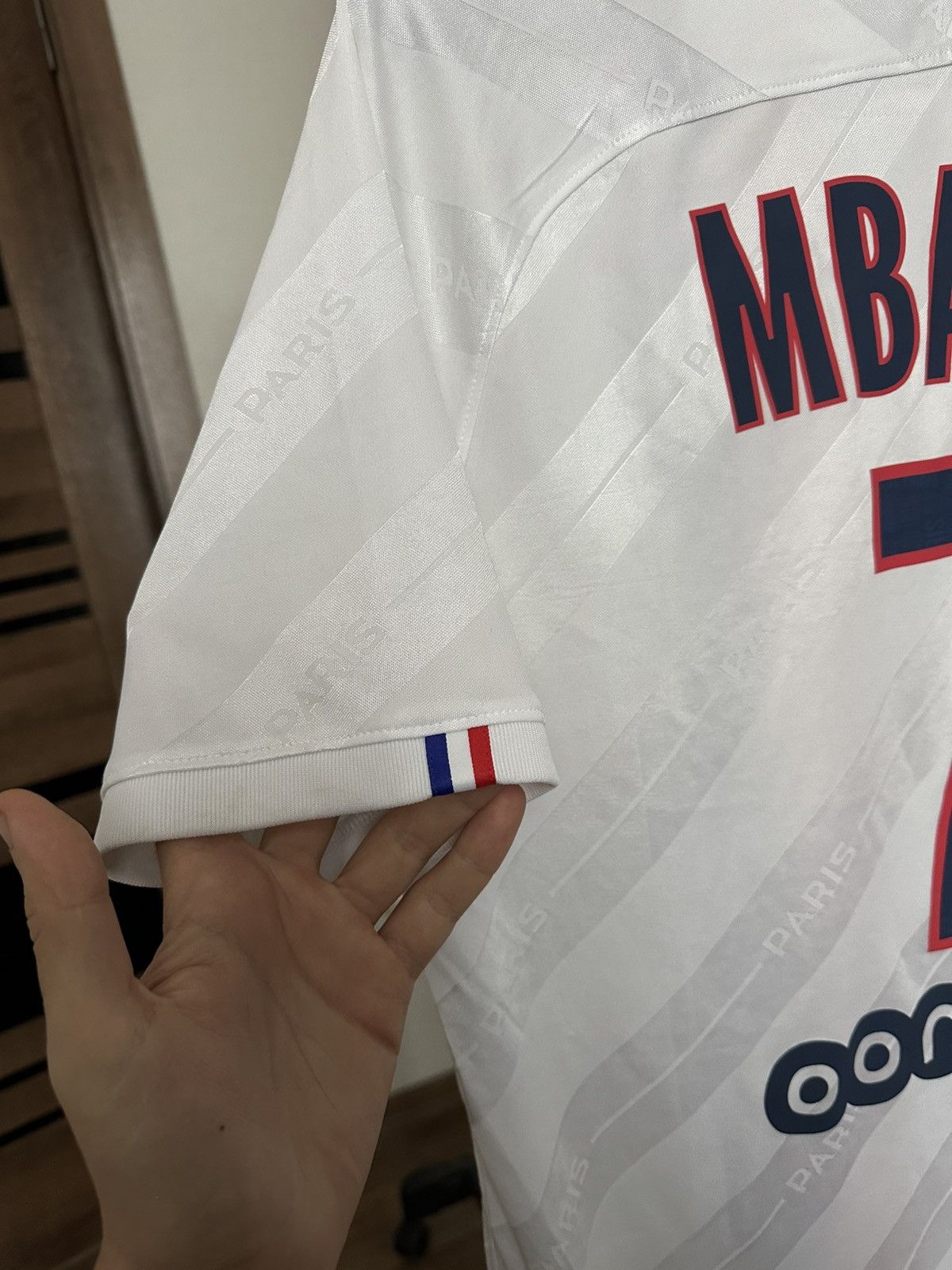 Nike 2019/2020 Nike Paris Saint Germain PSG Mbappe Soccer Jersey Size US L / EU 52-54 / 3 - 14 Thumbnail