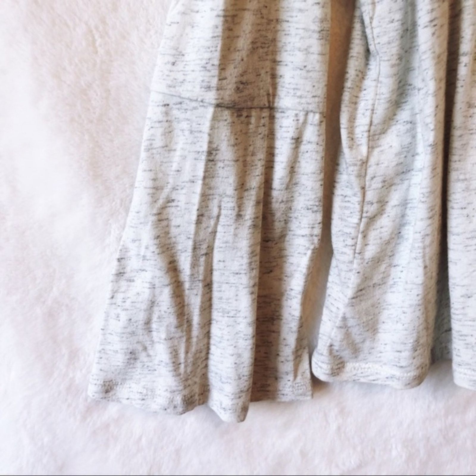 Loft LOFT Light Grey Cold Shoulder Bell Sleeve Top Size S / US 4 / IT 40 - 4 Thumbnail