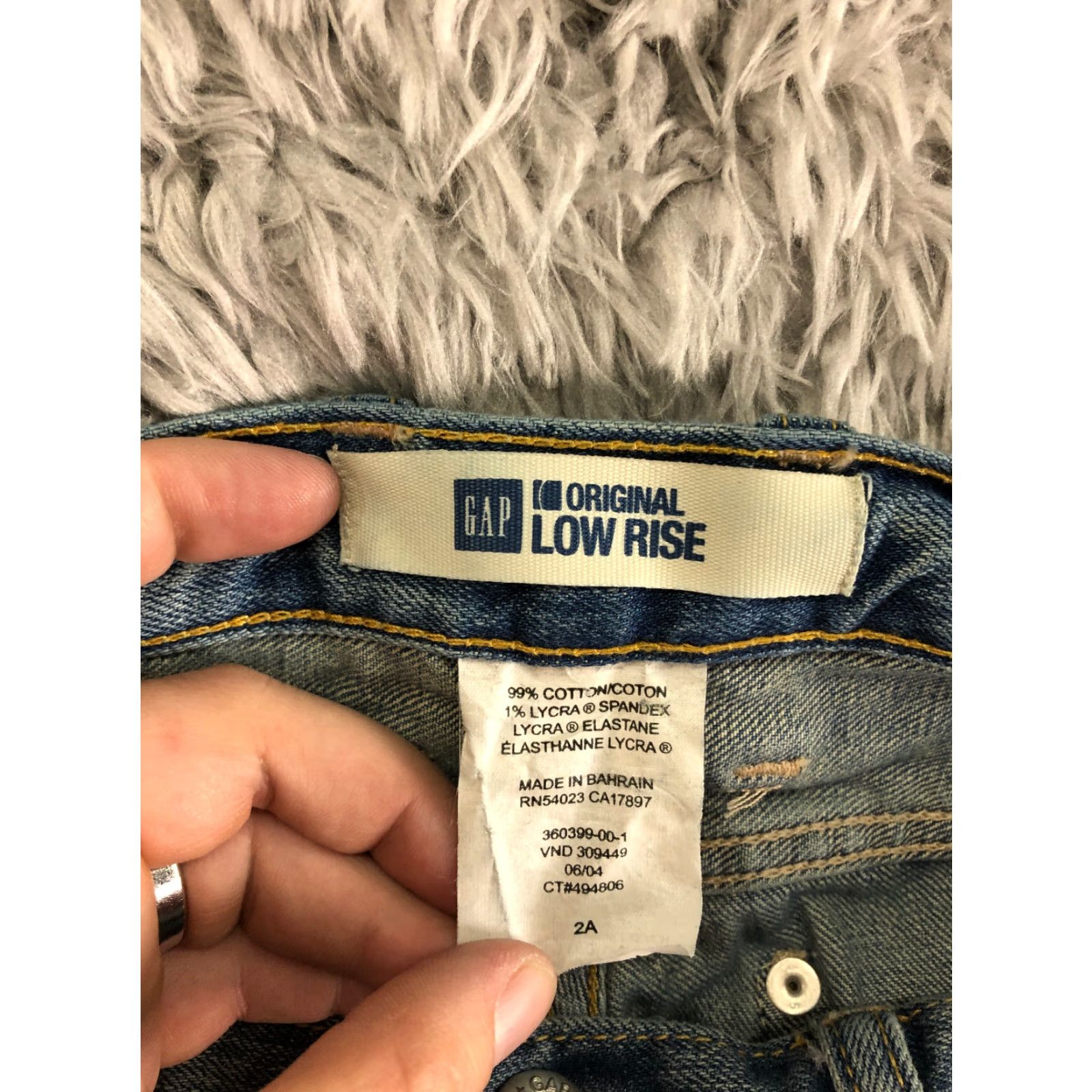 Gap Gap Womens Size 2 Jeans Capri Medium Wash Blue Denim 5-Pocket Regular Rise Zip Button Zipper US Gap 1969 Mens? Wait Size 26" / US 2 / IT 38 - 7 Thumbnail
