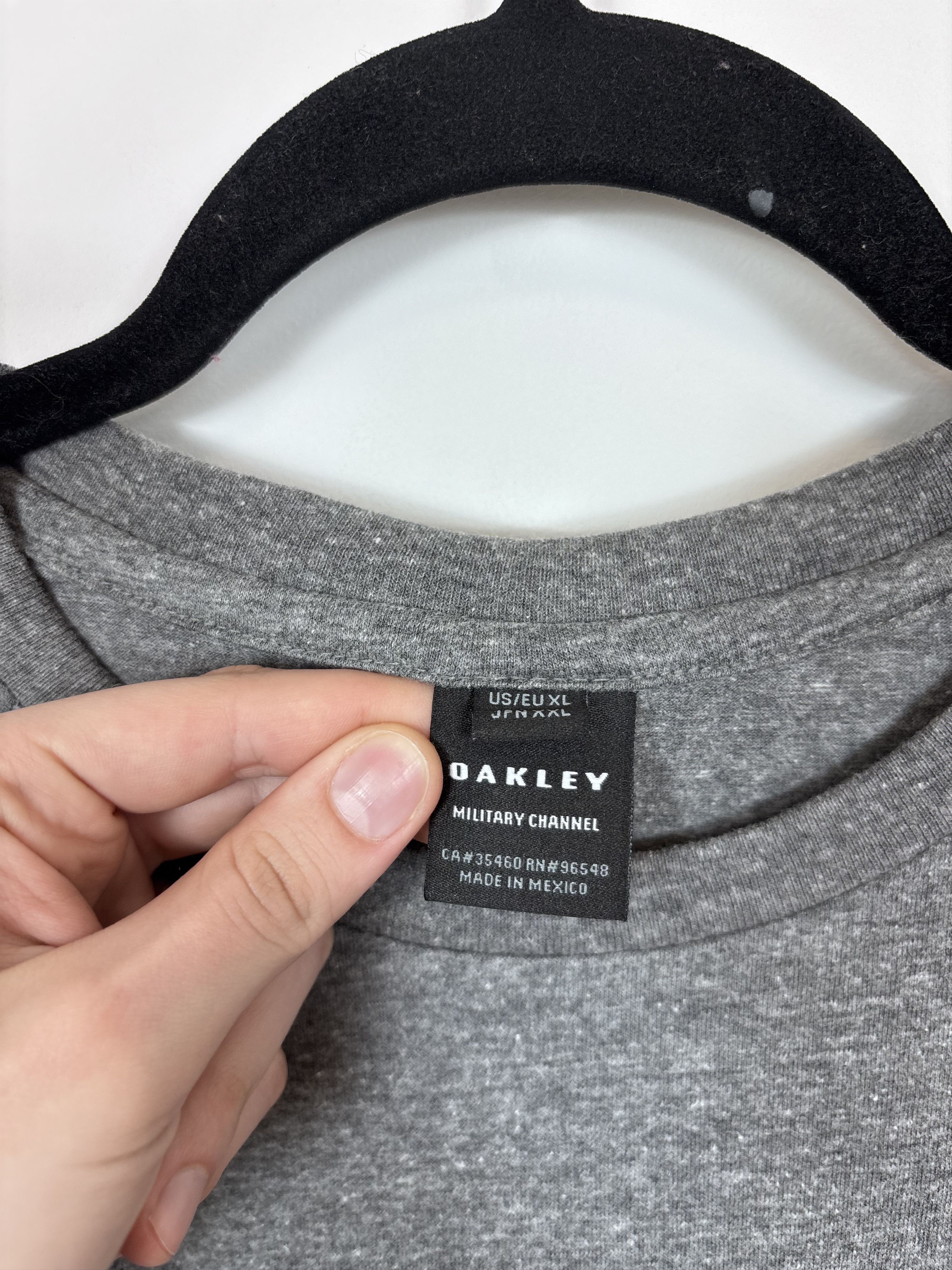 Oakley Oakley Military Channel NWT Men’s Athletic Heather Grey Tee Size US XL / EU 56 / 4 - 11 Thumbnail