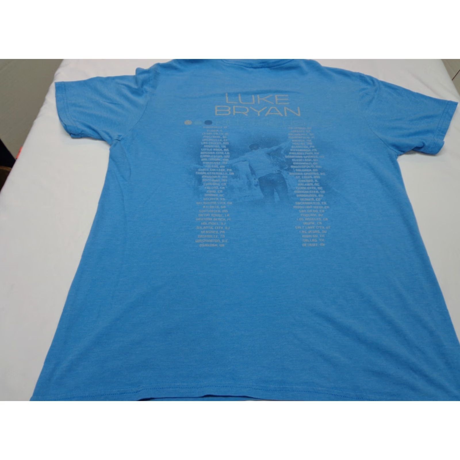 Vintage **District Blue Large Crew Neck Short Sleeve T-Shirt** User: **Large District Blue Crew Neck Short Sleeve T-Shirt** Size US L / EU 52-54 / 3 - 7 Thumbnail