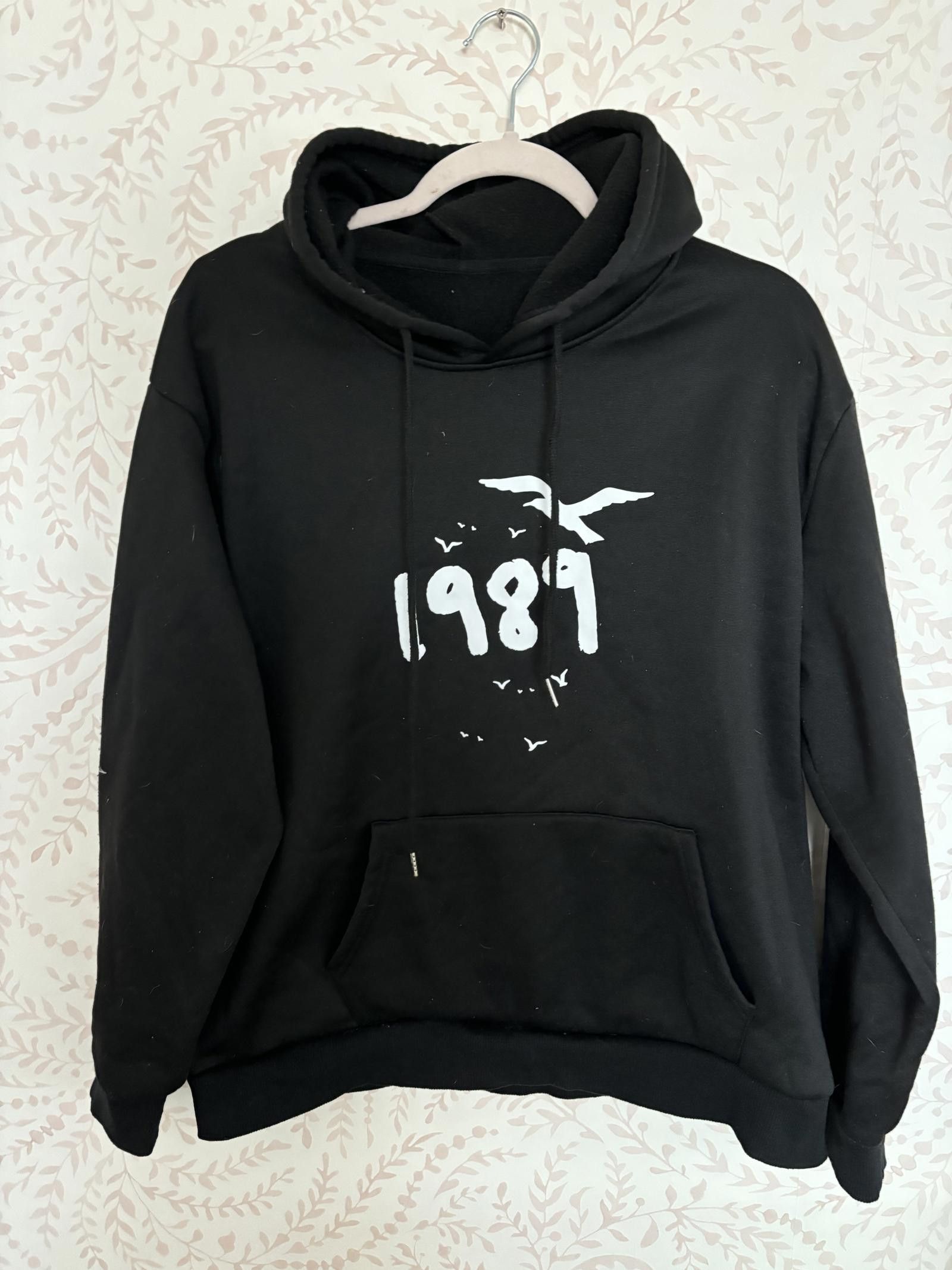 Designer NEW Taylor Swift 1989 Logo Black Hoodie w/birds Size L / US 10 / IT 46 - 1 Thumbnail