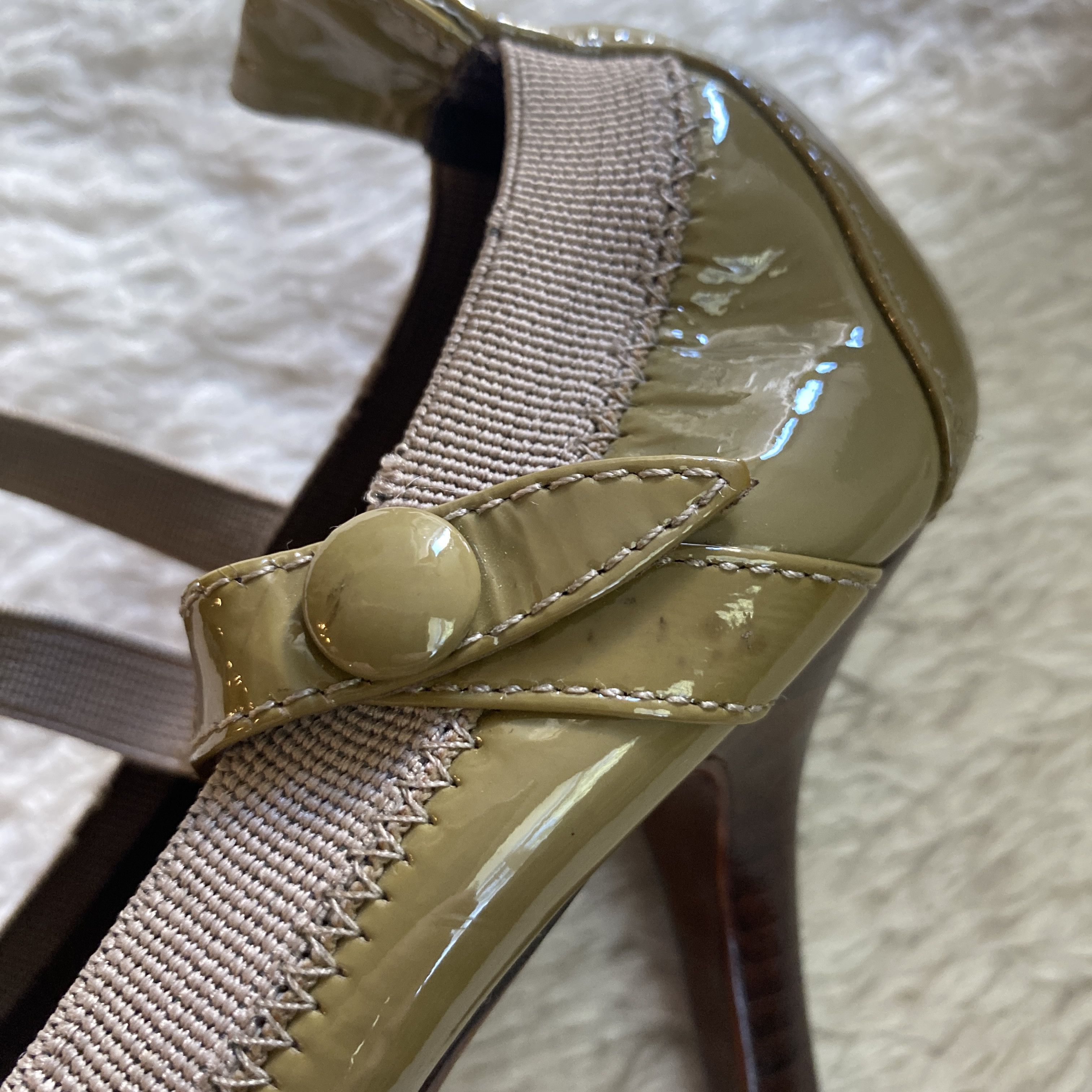 Bcbgmaxazria BCBGMAXAZRIA Olive Patent Leather Mary Jane Heels Size US 5.5 / IT 35.5 - 7 Thumbnail