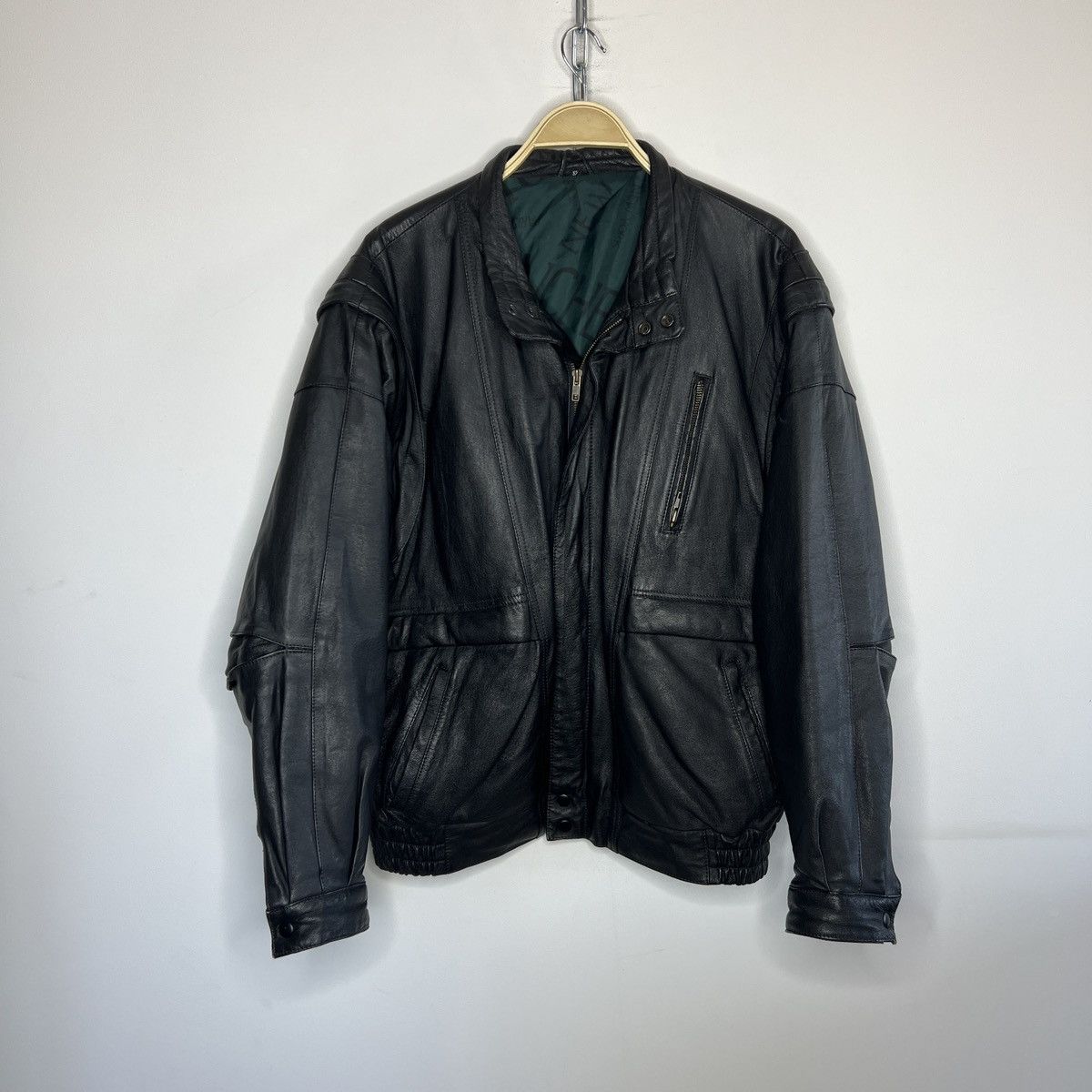 Leather × Vintage Vintage Black Leather Motor Biker Jacket Trucker Genuine Size US L / EU 52-54 / 3 - 3 Thumbnail