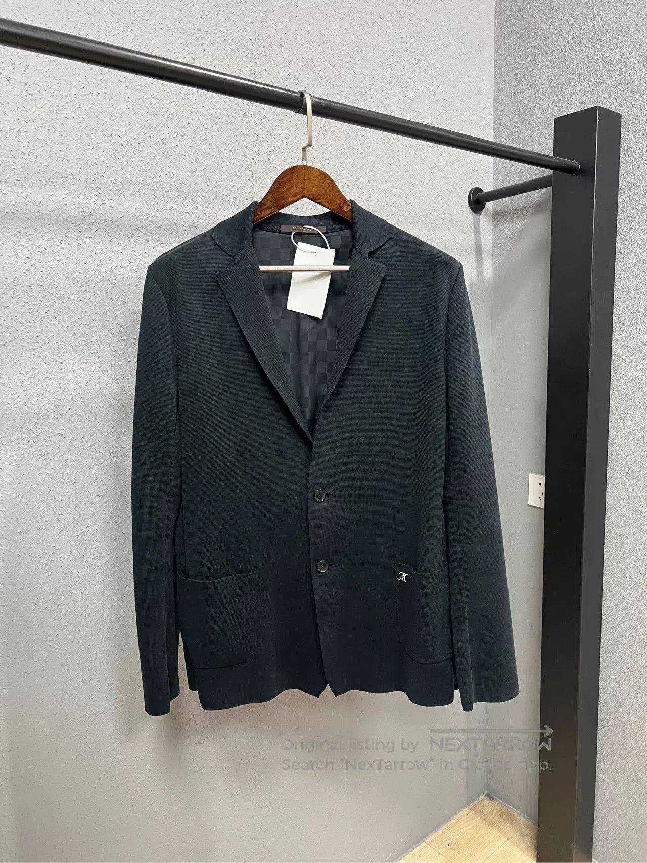 wool check pattern blazer in black.