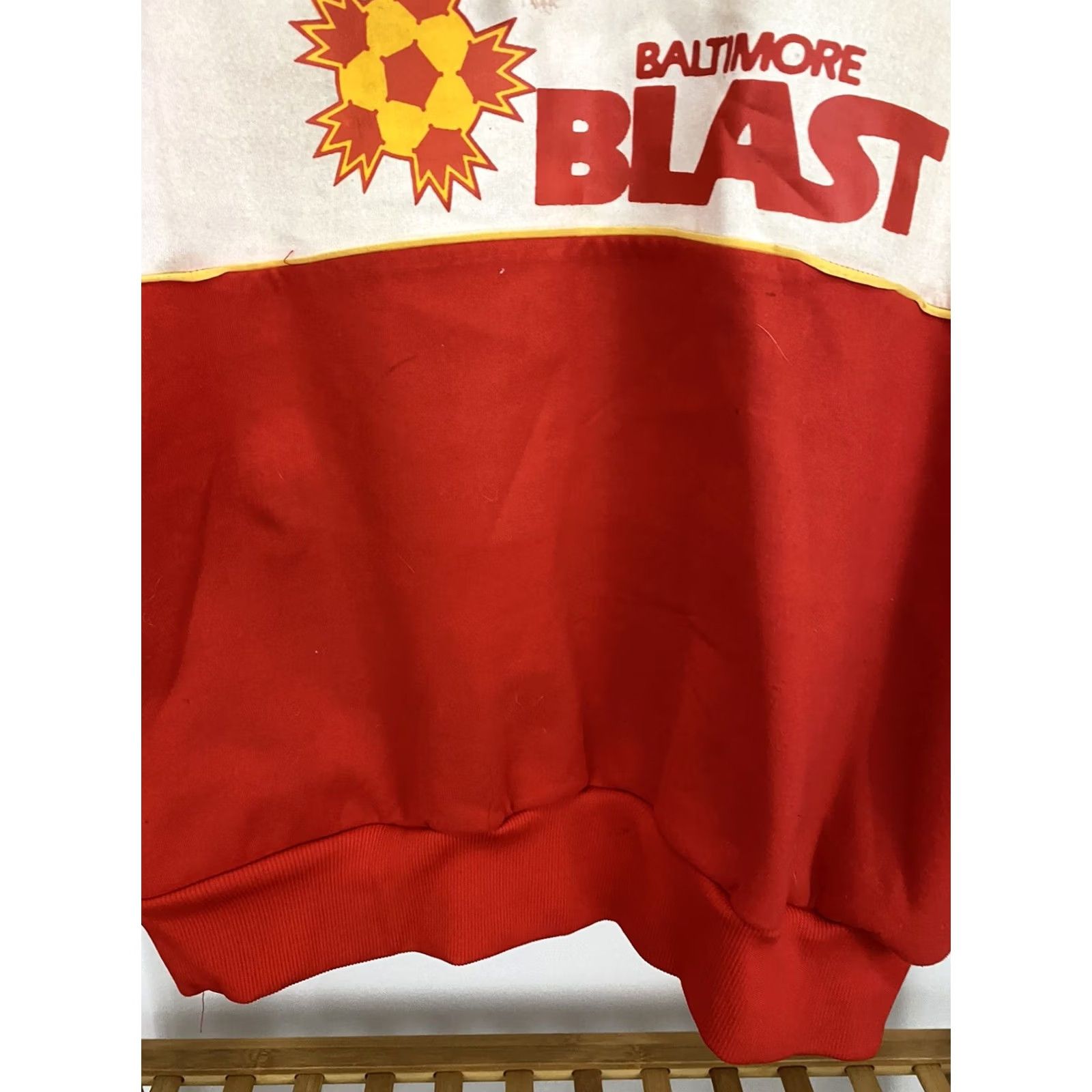Umbro VINTAGE Umbro Baltimore Blast Hoodie Sweatshirt Pullover L Red White Mens Size US L / EU 52-54 / 3 - 7 Thumbnail