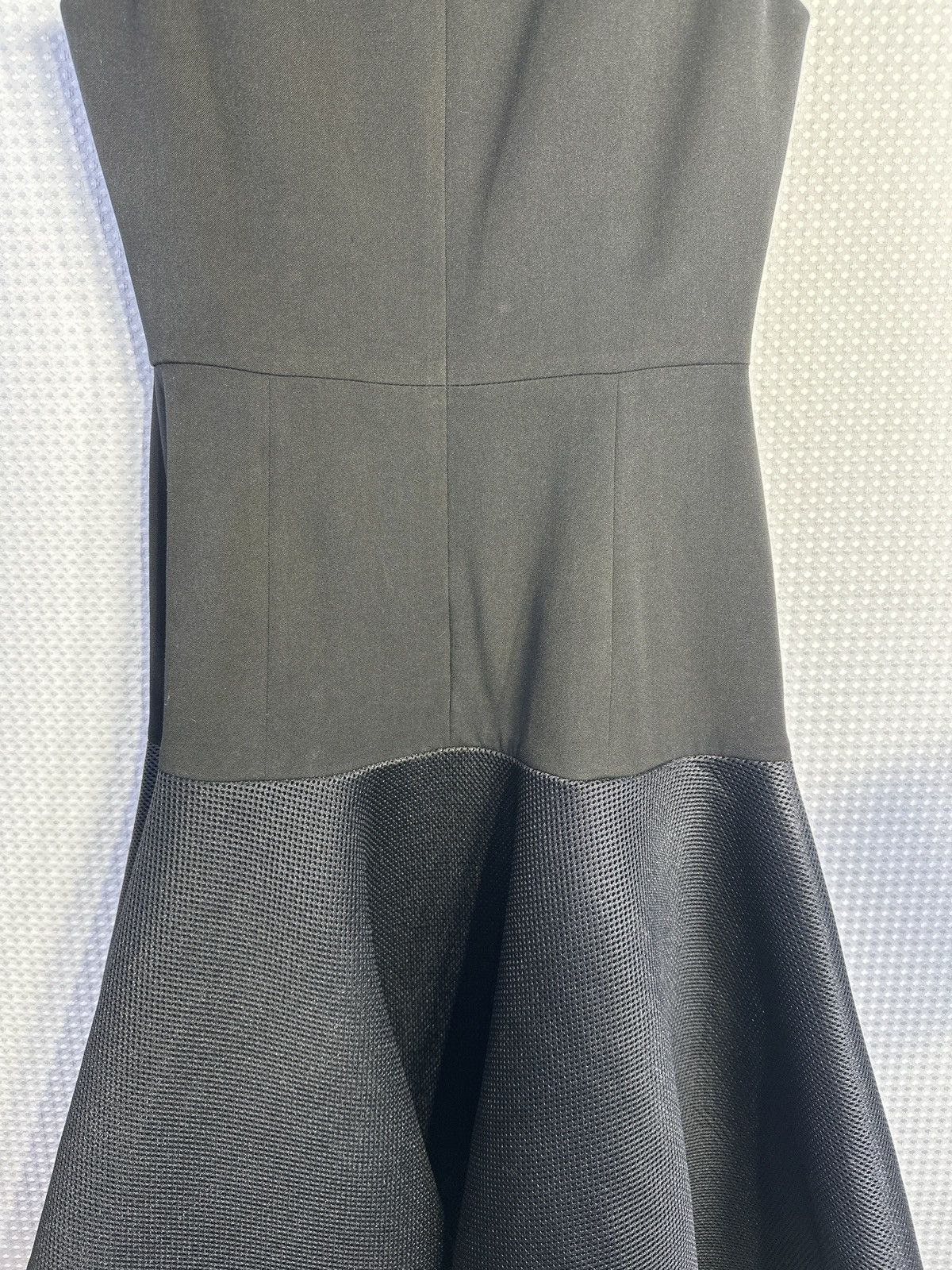 Black Halo BLACK HALO Sleeveless Mesh Hem Fit Midi Dress ) Size S / US 4 / IT 40 - 5 Thumbnail