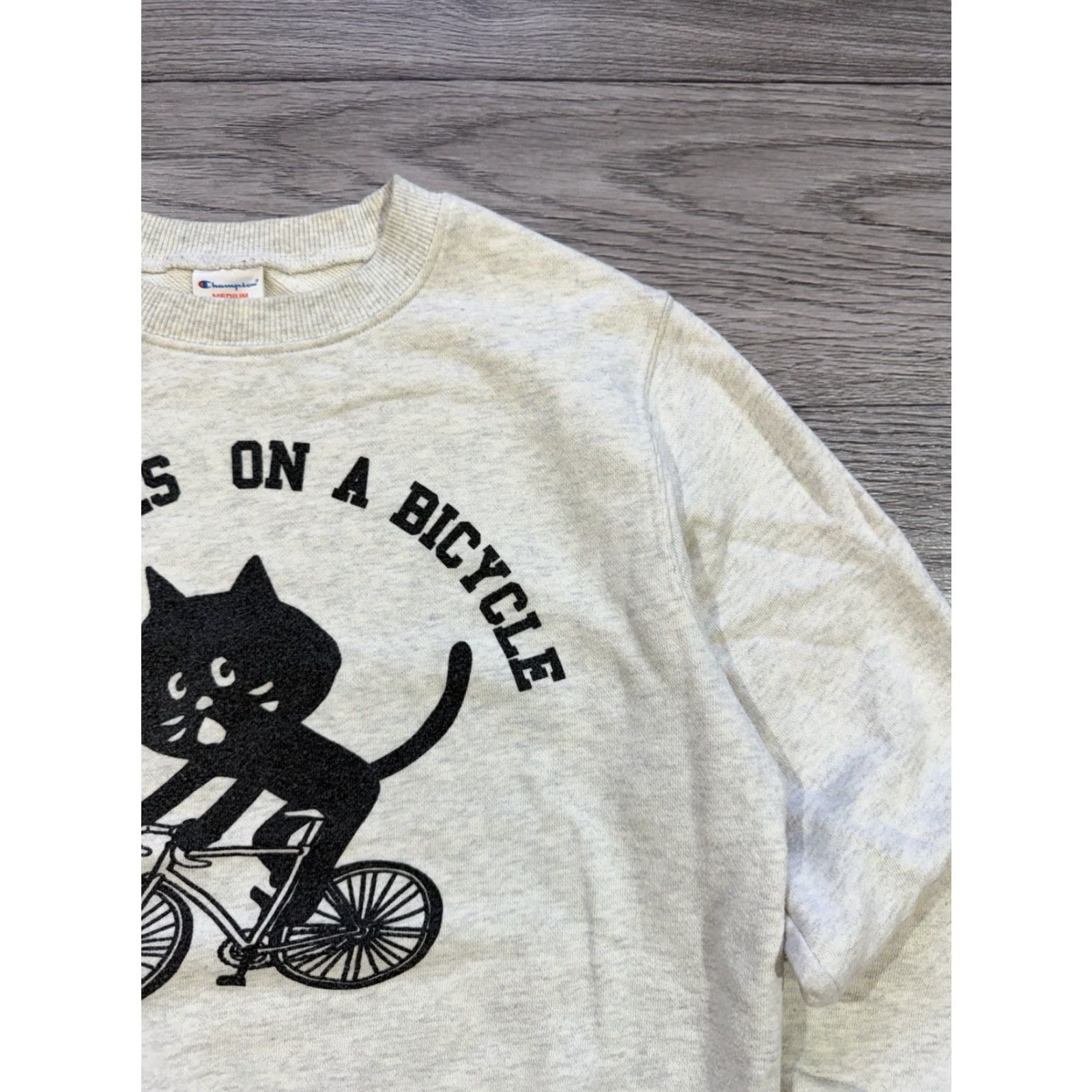 Issey Miyake VINTAGE Ne-net Nya Bicycle Cat Champion & Issey Miyake Japanese Women’s Sweatshirt Sz M Gray Pullover Sweatshirt Womens M cat theme 90s Size M / US 6-8 / IT 42-44 - 5 Thumbnail