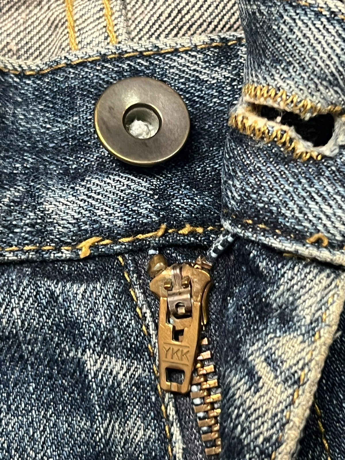 Uniqlo Vintage Uniqlo Japan - Faded, Distressed Denim Size US 31 - 10 Thumbnail