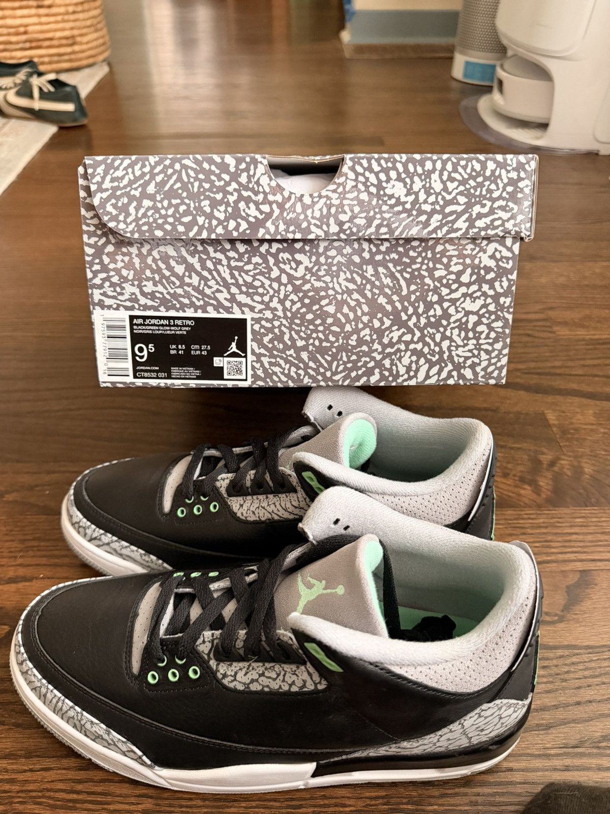 Jordan Brand Air Jordan 3 - RetroGreen Glow Size US 9.5 / EU 42-43 - 3 Thumbnail