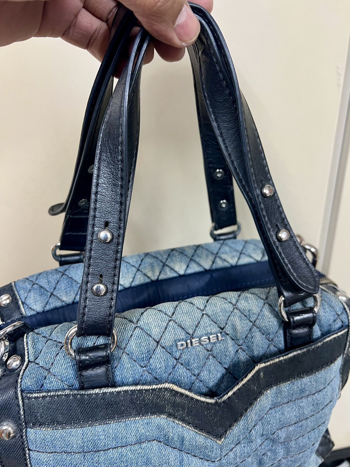 Diesel × Diesel Black Gold × Vintage Vintage Y2K Diesel Two Way Sling Crossbody Bag Size ONE SIZE - 11 Thumbnail