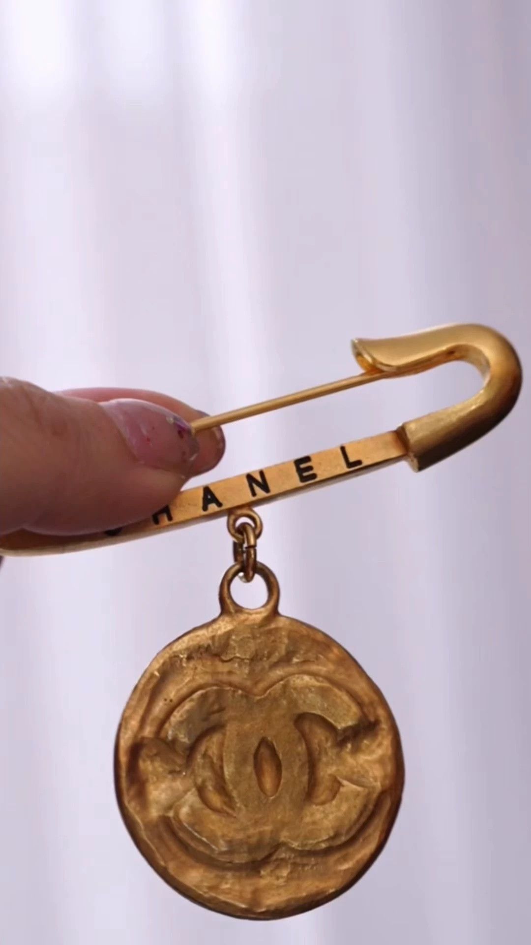 Chanel Chanel Vintage 1994 Coin Pendant Brooch Size ONE SIZE - 1 Thumbnail