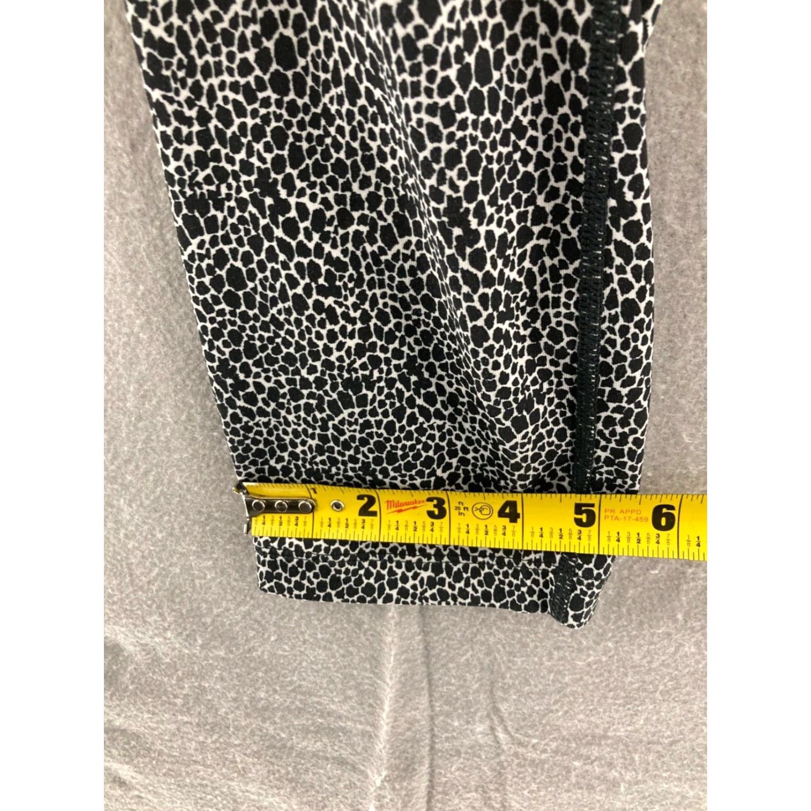 Nike Nike Dri-FIT Leggings Women M Black/White Animal Print Cheetah - Athletic Activewear Skinny Compression Women's Sportswear 90s Theme not specified Size 32" / US 10 / IT 46 - 6 Thumbnail