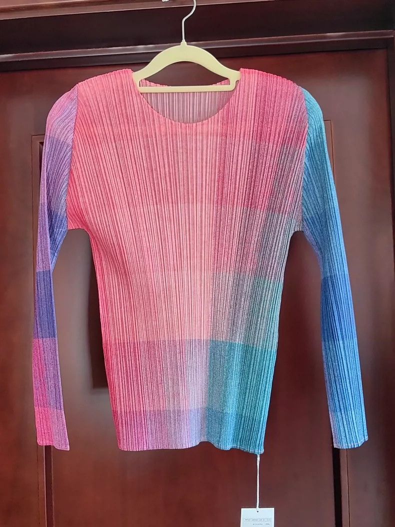 Issey Miyake Issey Miyake size:3 Light blue rainbow photon Mosaic top Size S / US 4 / IT 40 - 2 Thumbnail