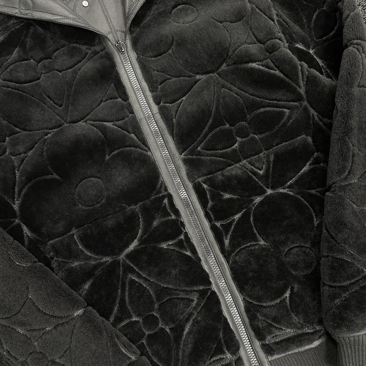 Louis Vuitton Louis Vuitton LV Flower Reversible Shearling Jacket IT48 Size US M / EU 48-50 / 2 - 12 Thumbnail
