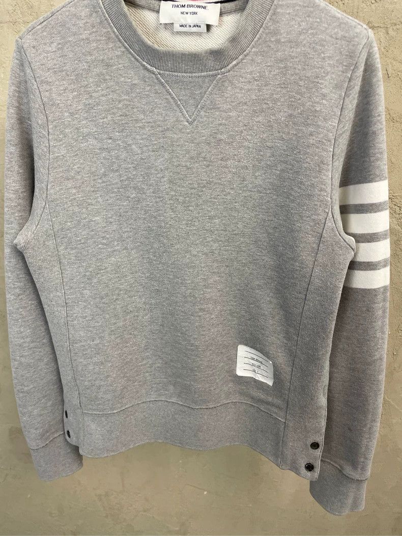 Thom Browne Thom browne Gray four-striped round-neck sweatshirt 2504-Ne Size US XS / EU 42 / 0 - 3 Thumbnail