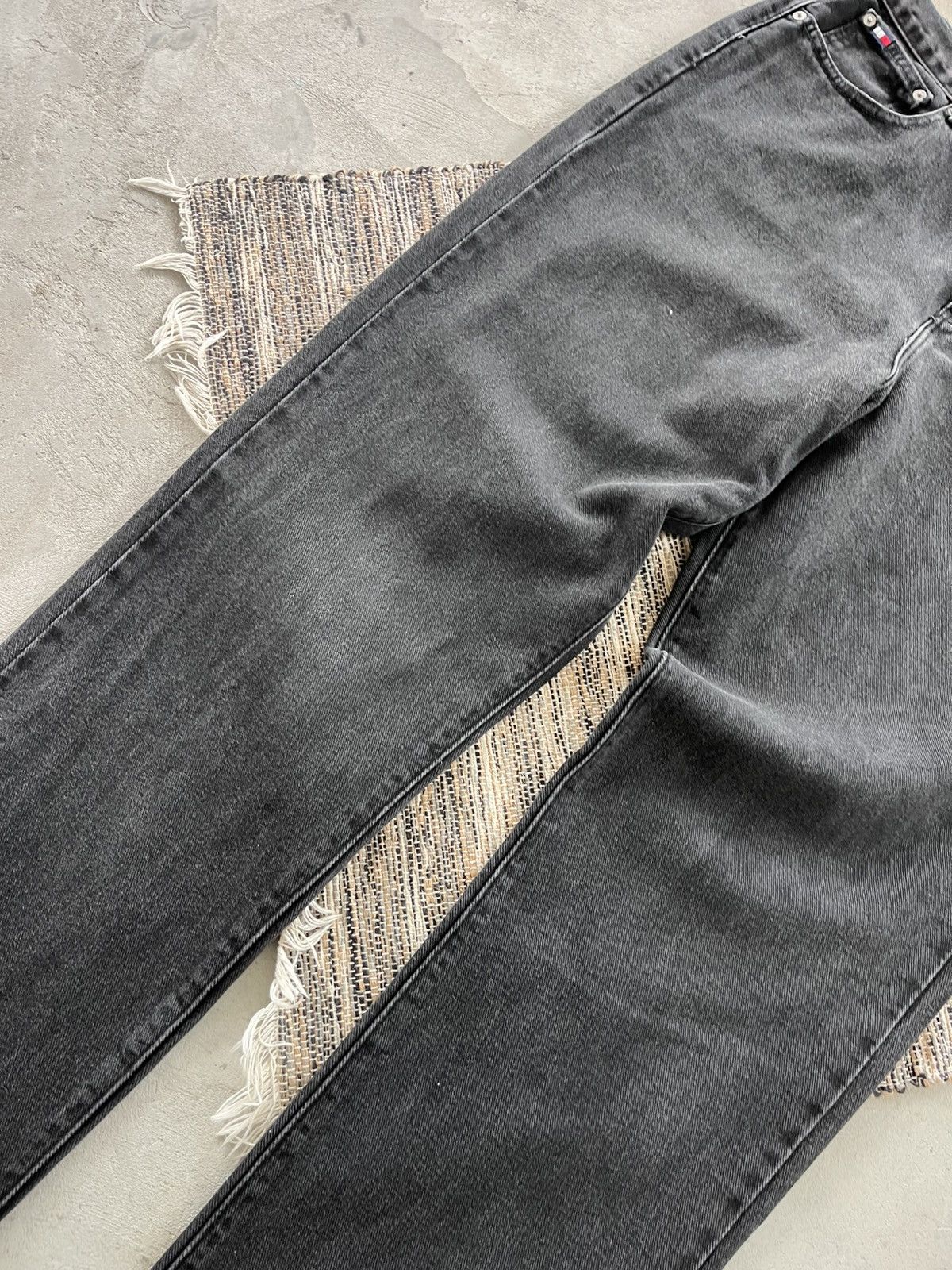 Tommy Hilfiger Vintage Tommy Hilfiger Black Grey Straight Denim Jeans Y2K Size US 34 / EU 50 - 4 Thumbnail
