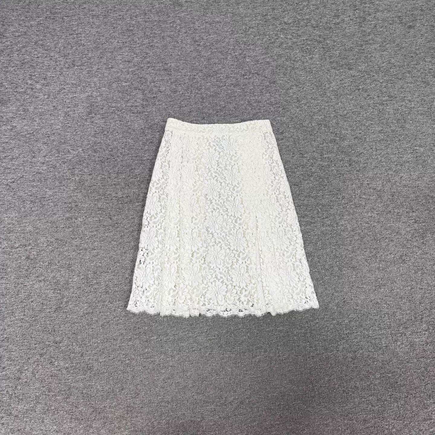 Chanel Chanel white floral lace midi 36 99 new skirt Size 26" / US 2 / IT 38 - 2 Thumbnail