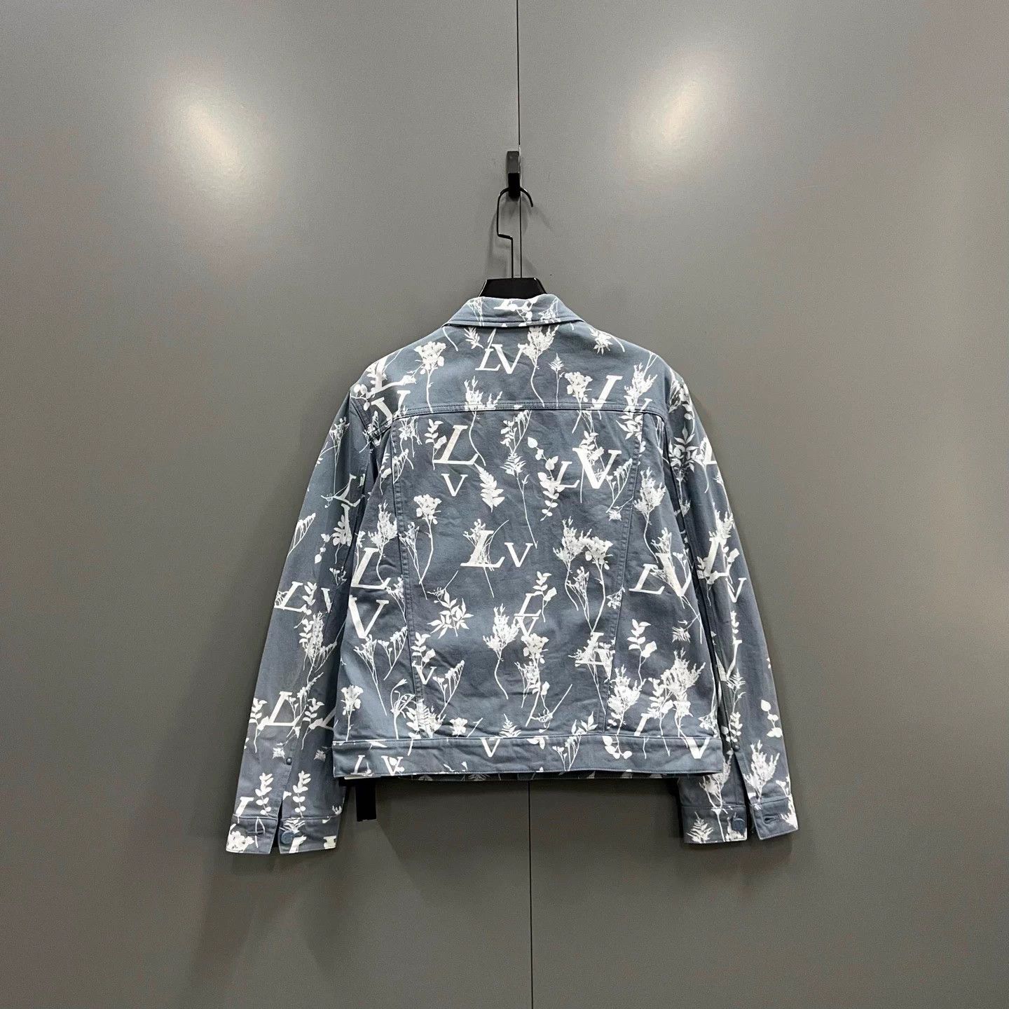 Louis Vuitton LV floral monogram all over denim jacket 52 95N Size US L / EU 52-54 / 3 - 2 Thumbnail