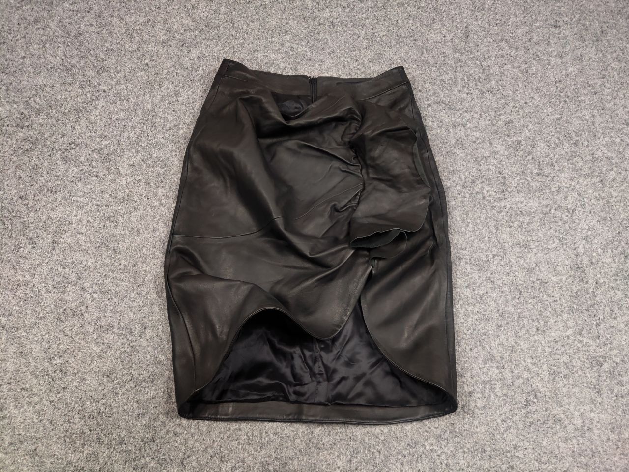 Designer Uterque Designer Black Leather Midi Skirt Size 30" / US 8 / IT 44 - 2 Thumbnail