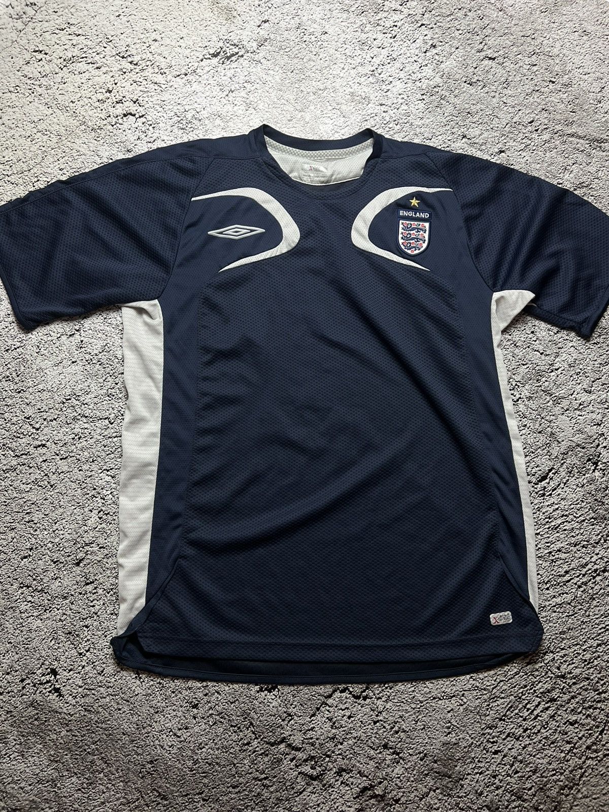 Umbro 2005 umbro engalnd national football team jersey Size US L / EU 52-54 / 3 - 1 Thumbnail