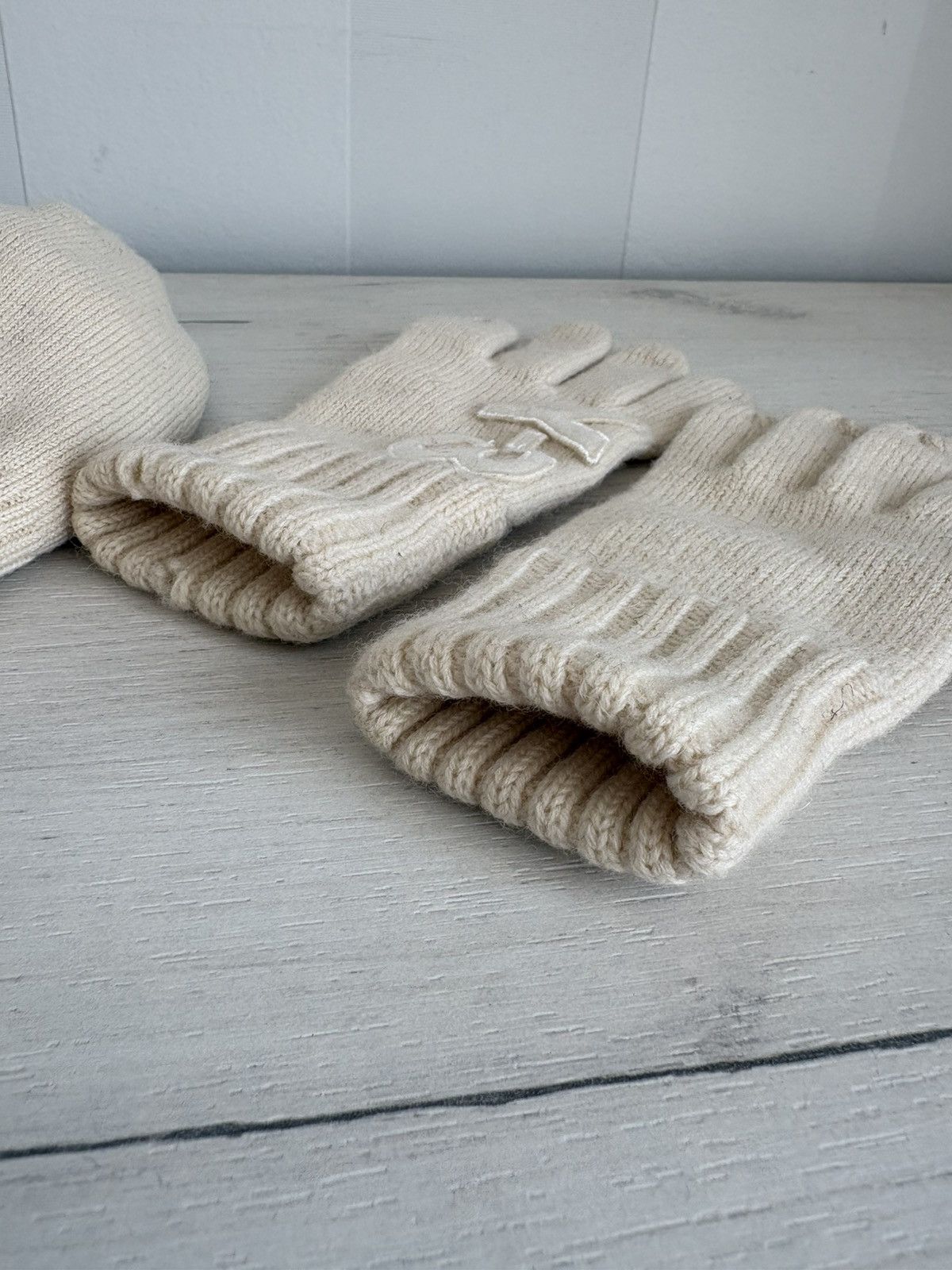 Yohji Yamamoto Y-3 Yohji Yamamoto Knit Beanie Hat & Gloves Set Cream Size S Size ONE SIZE - 15 Thumbnail