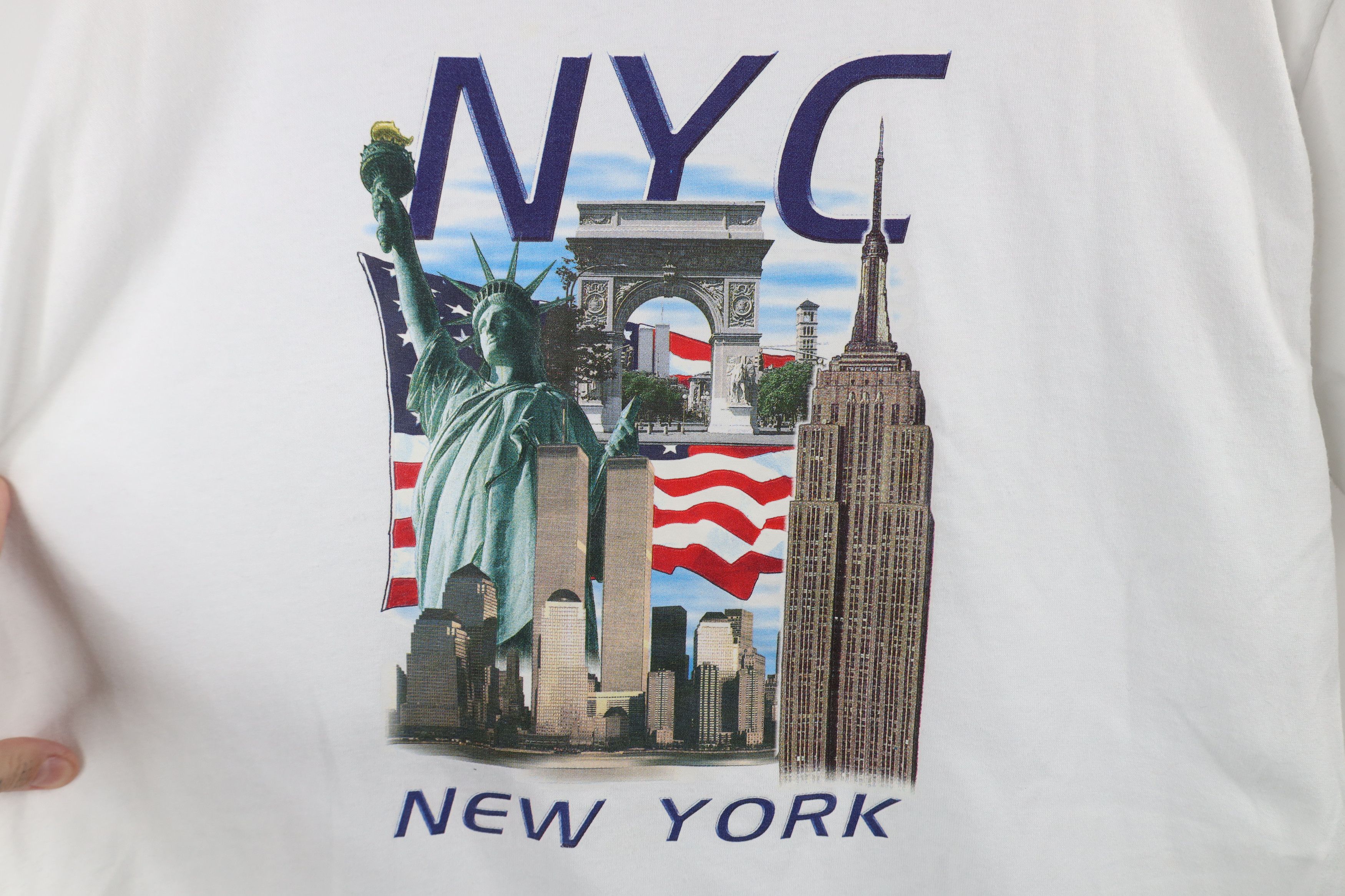 Vintage Vintage Y2K September 11 Center New York City T-Shirt Size US L / EU 52-54 / 3 - 4 Thumbnail