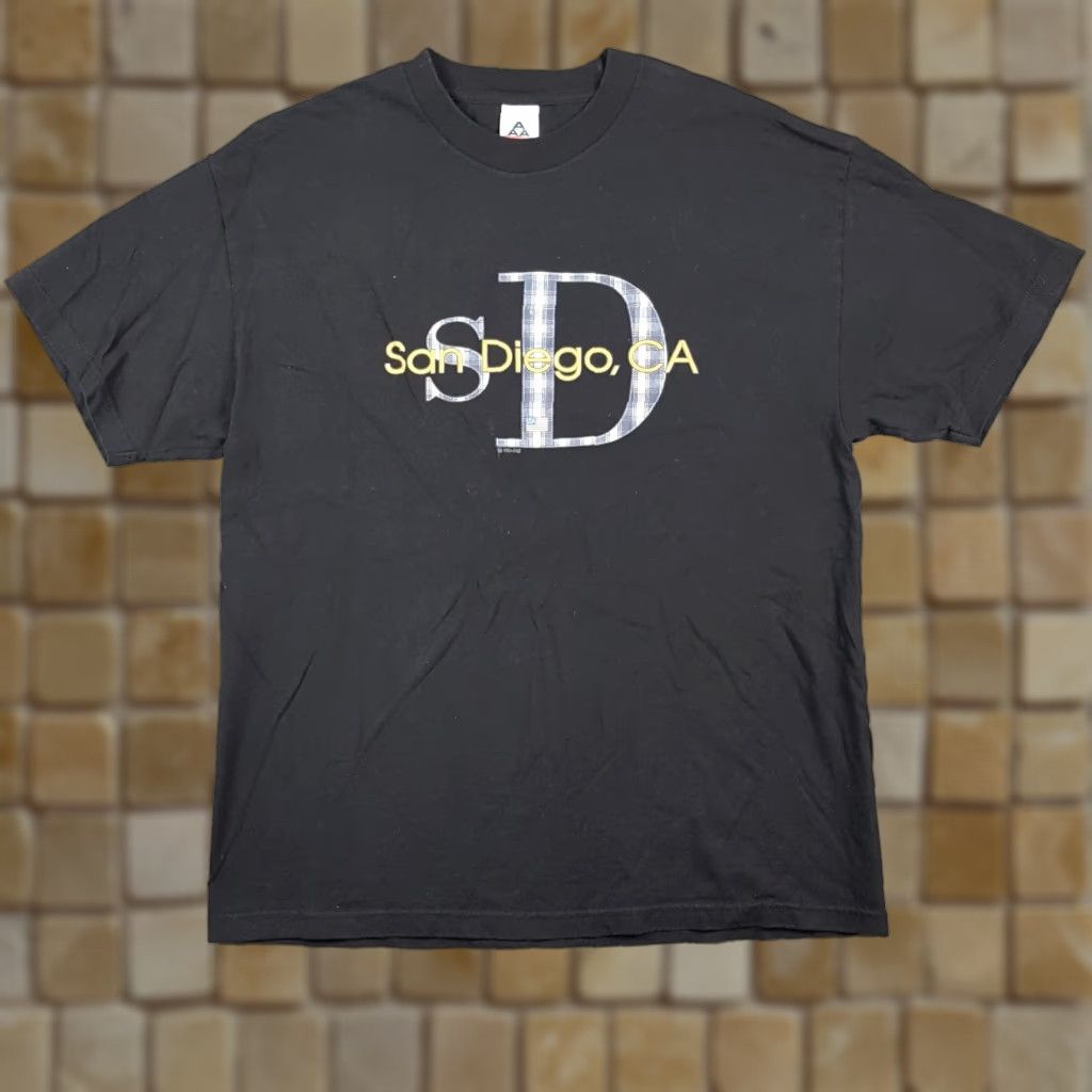Vintage VINTAGE Sand Diego CA California Plaid Logo T-Shirt Mens XL Black Short Sleeve Crew Neck Cotton Embroidered 90s 00s Grunge USA Vintage Size US XL / EU 56 / 4 - 1 Thumbnail