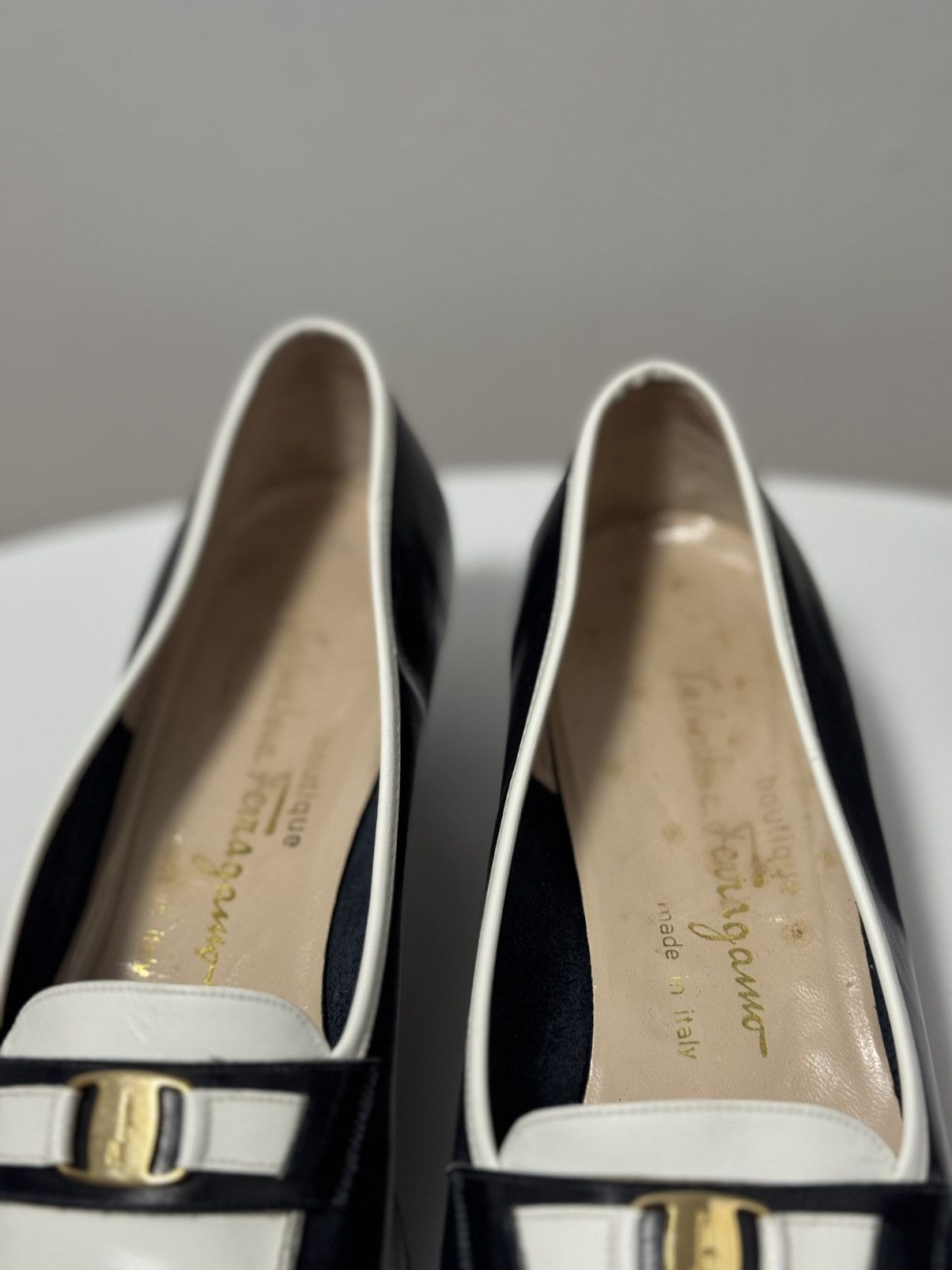 Salvatore Ferragamo SALVATORE FERRAGAMO Varina Leather Flat Black/White Size 9 Size US 9 / IT 39 - 4 Thumbnail