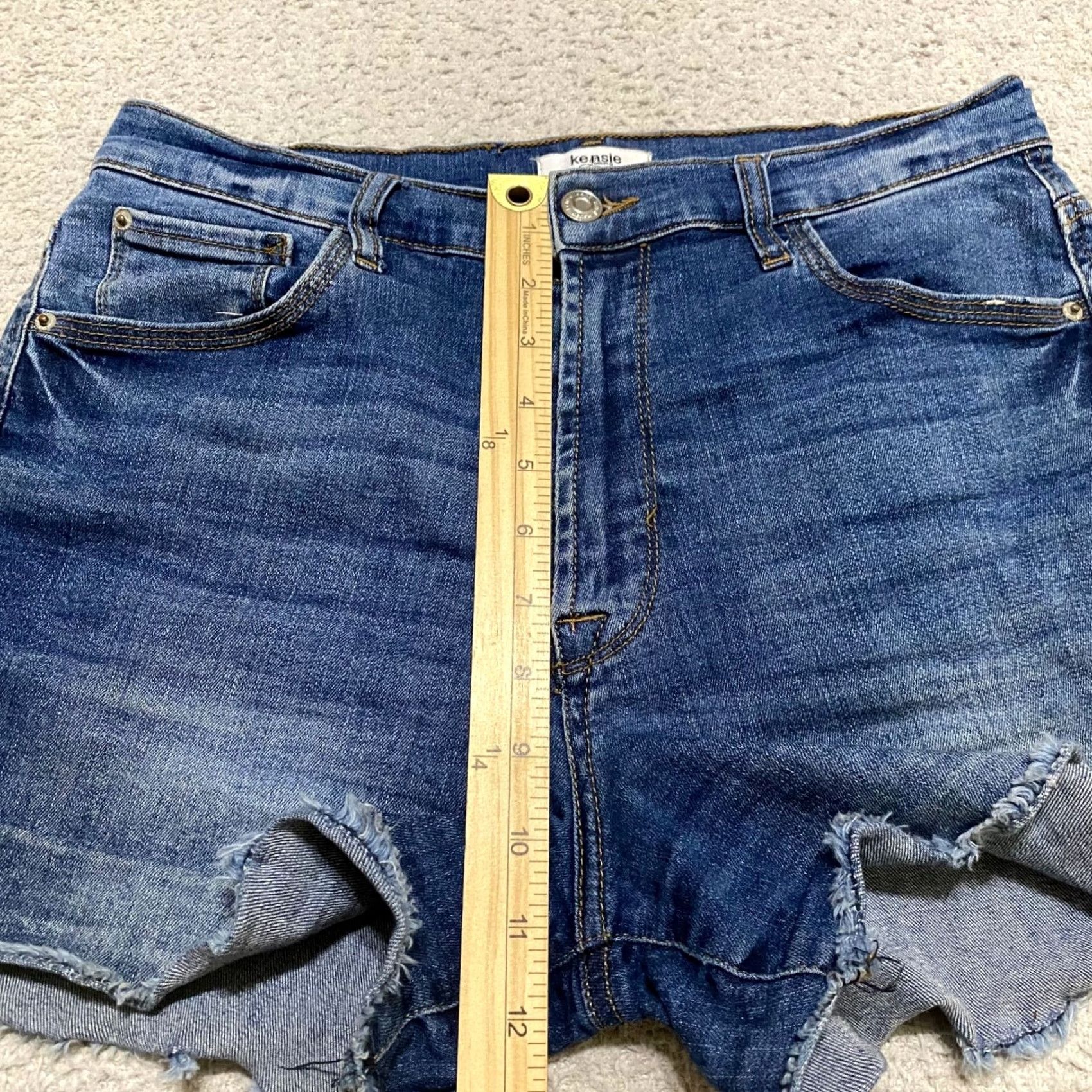 Levi's Levi's Womens Jeans Shorts Blue Denim Medium Wash Cut-Off 3in Inseam XS-? - Wait Size 30" / US 8 / IT 44 - 6 Thumbnail