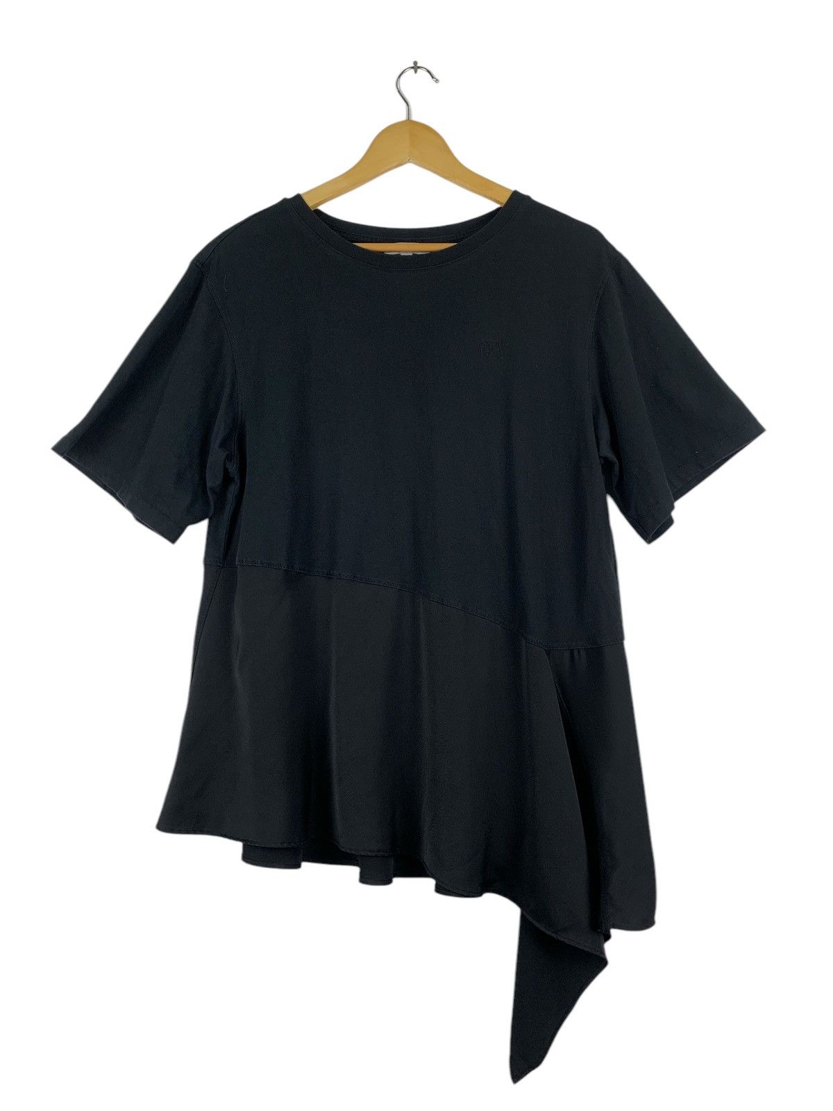 JW Anderson Uniqlo nice design tee