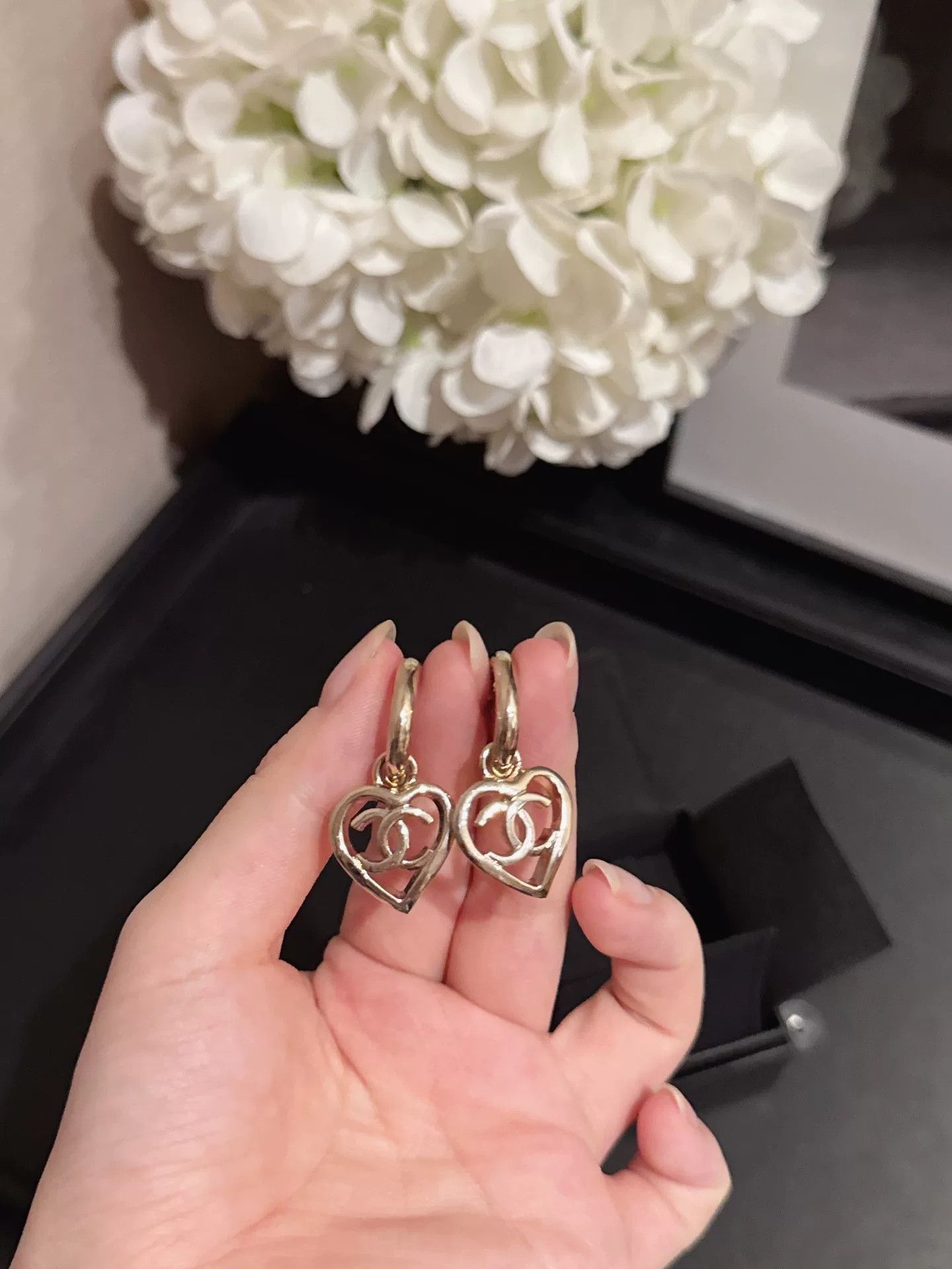 Chanel Chanel Gold-tone Heart Earrings Size ONE SIZE - 1 Preview