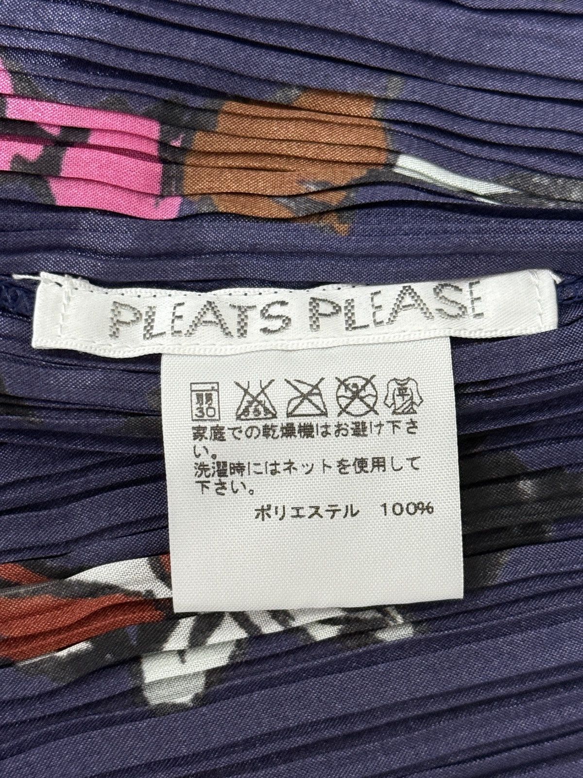 Issey Miyake × Pleats Please Issey Miyake Sporty Little Figure Shawl Cloak Size ONE SIZE - 3 Thumbnail