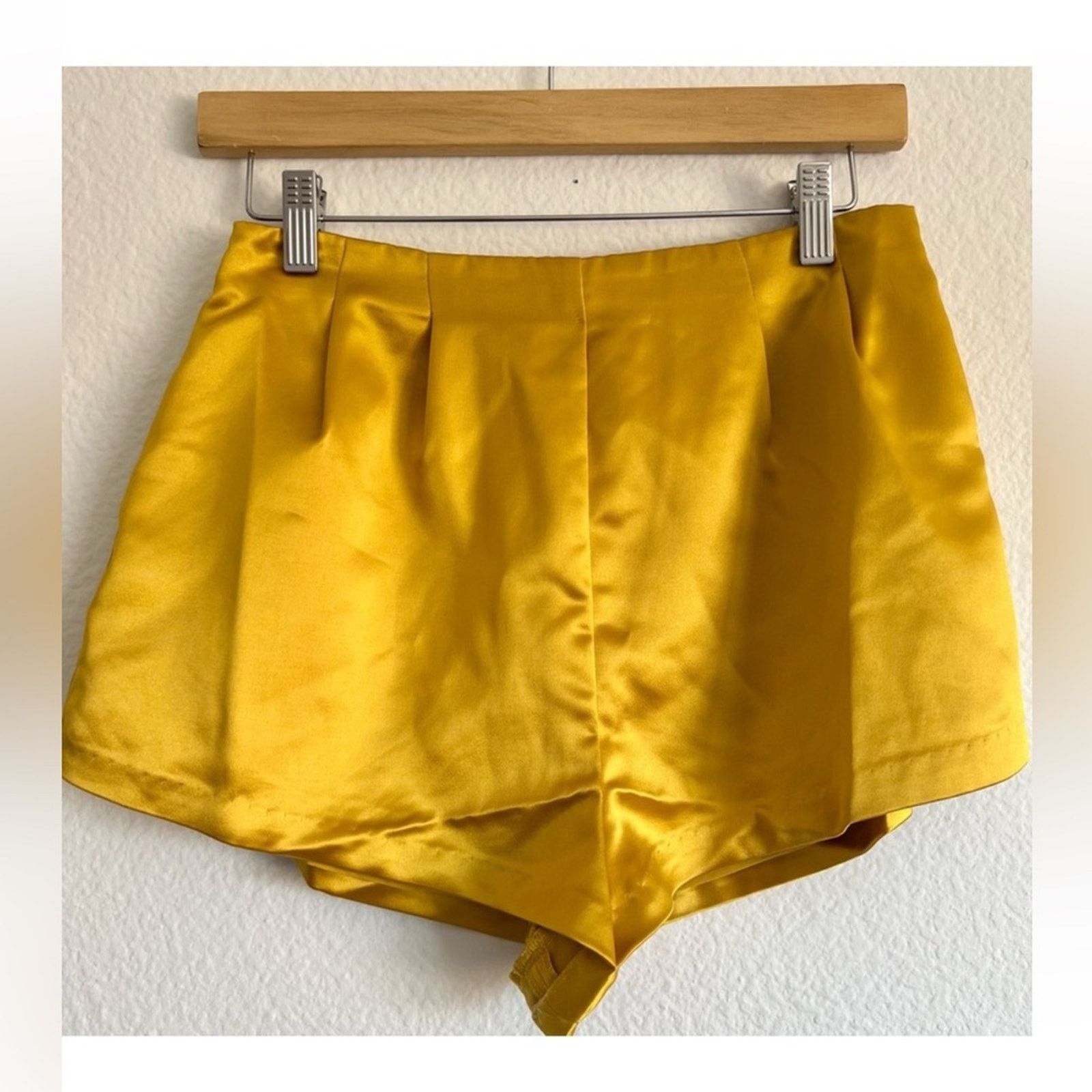 For Love & Lemons 178 NWT For Love and Lemons $125 High Waist Gold Shorts XS Size 25" / US 0 / IT 36 - 1 Thumbnail