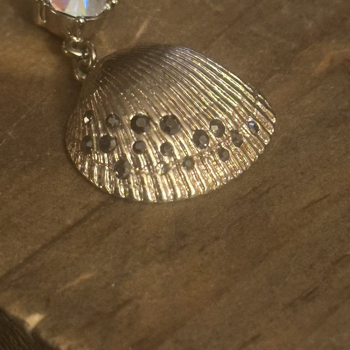Other Clamshell lever back dangle earrings Size ONE SIZE - 2 Thumbnail