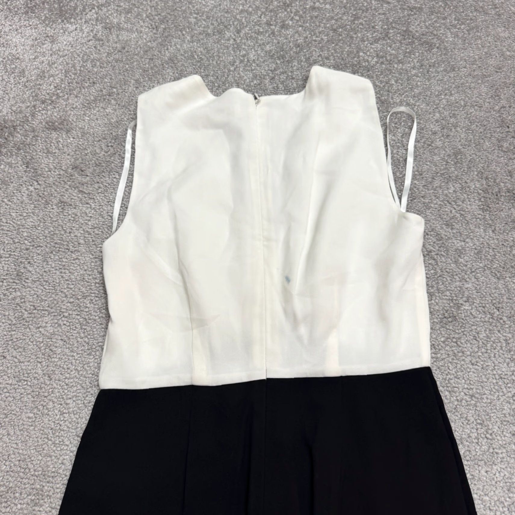 Ted Baker Ted Baker Colorblock Jumpsuit Womens 0 Black V-Neck Sleeveless Wide-Leg 100% Viscose Dressy Casual Workplace Womens Size 25" / US 0 / IT 36 - 3 Thumbnail