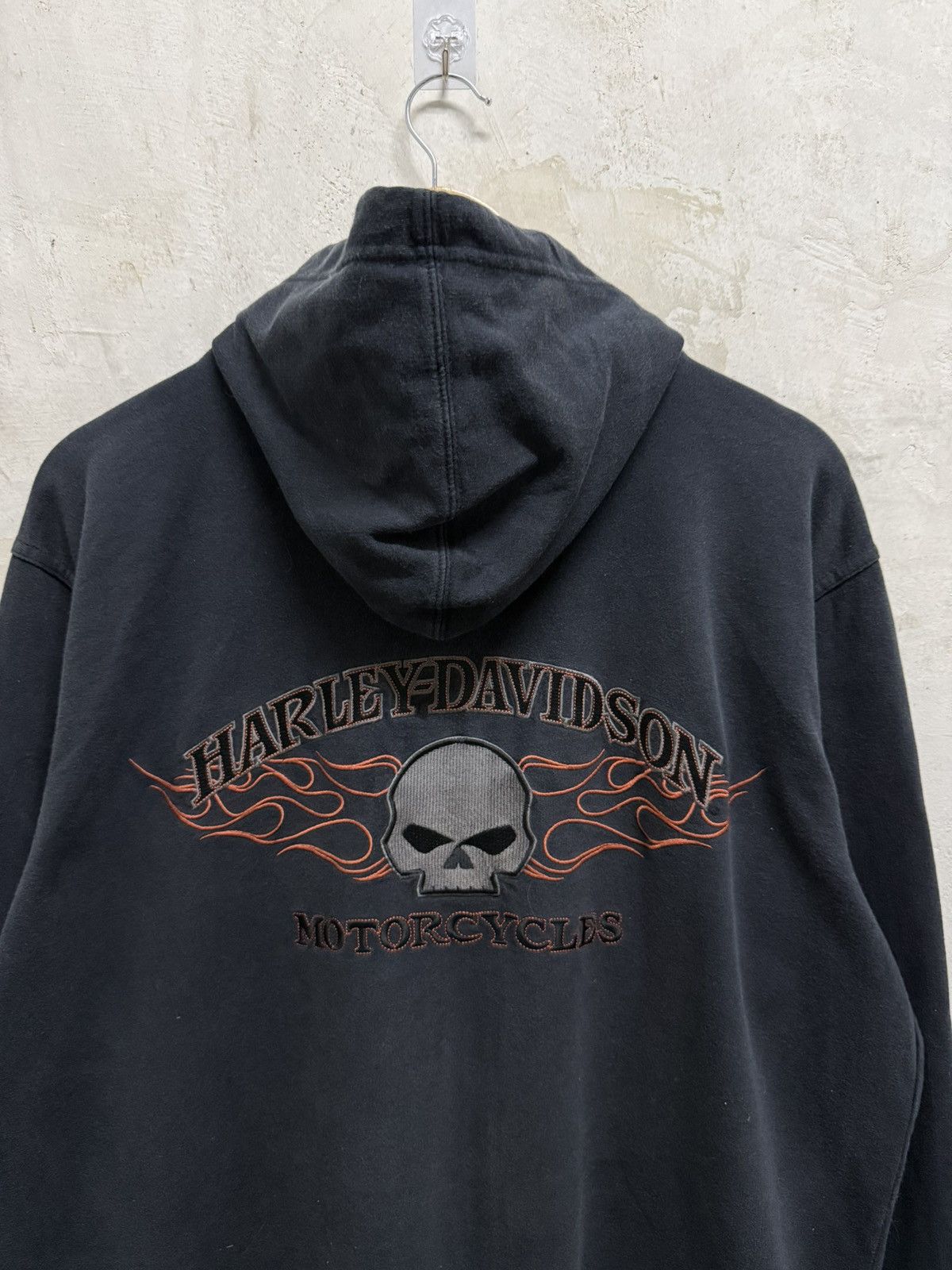 Harley Davidson 2000s Harley Davidson Flame Skull faded black zip up Hoodie Size US XL / EU 56 / 4 - 2 Thumbnail