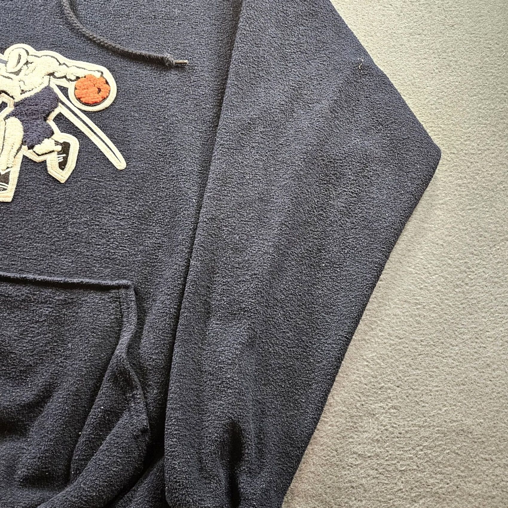 Vintage Vintage AND1 Hoodie Mens Medium Navy Basketball Chenille Logo Graphic 90s Y2K Size US M / EU 48-50 / 2 - 2 Thumbnail
