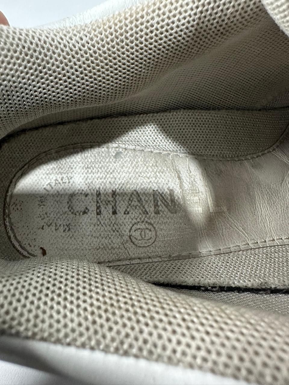 Chanel Chanel White/Black Leather And Fabric CC Low Top Sneakers 38 Size US 8 / IT 38 - 4 Thumbnail