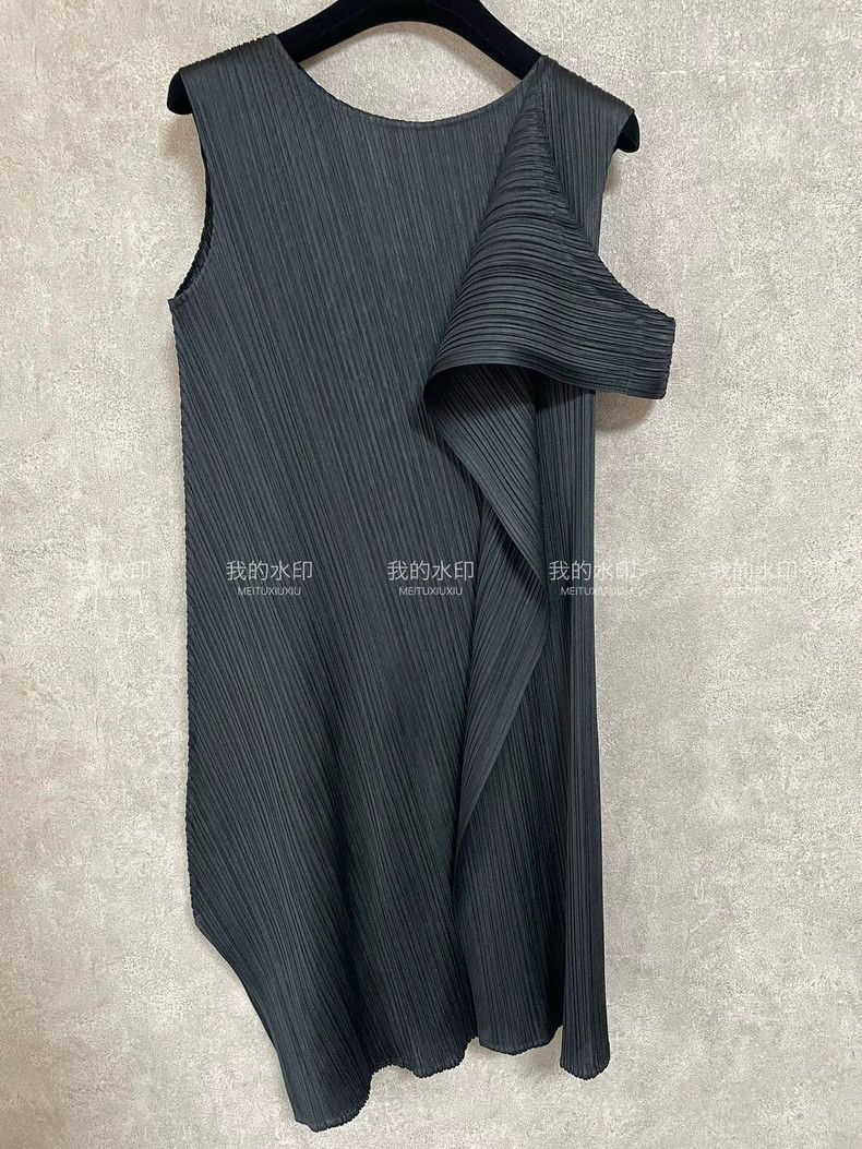 Issey Miyake Issey Miyake size:3 Black old-style kelp dress Size XS / US 0-2 / IT 36-38 - 1 Thumbnail