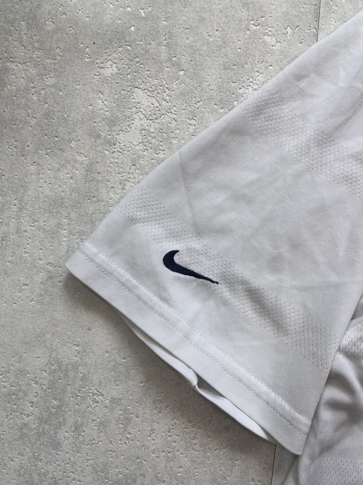 Nike 90’s NIKE COURT RETRO VINTAGE SWOOSH LOGO POLO TEE Y2K RARE Size US L / EU 52-54 / 3 - 5 Thumbnail