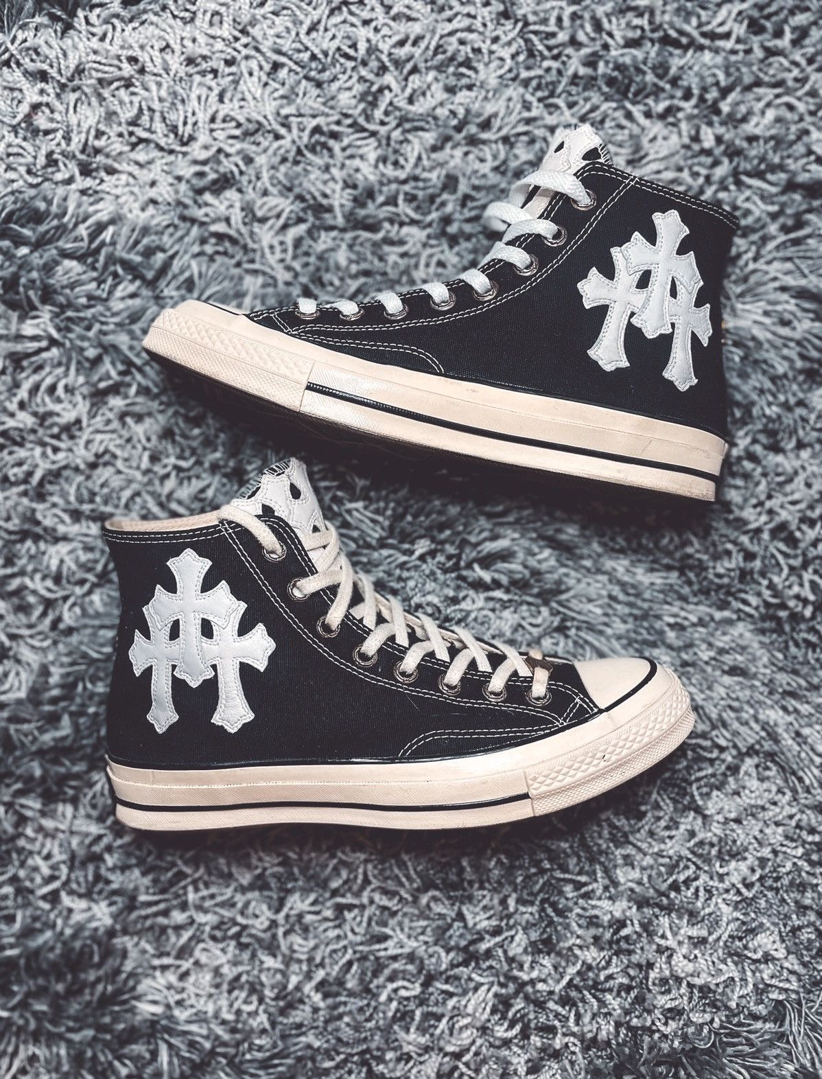 Chrome heart outlet converse