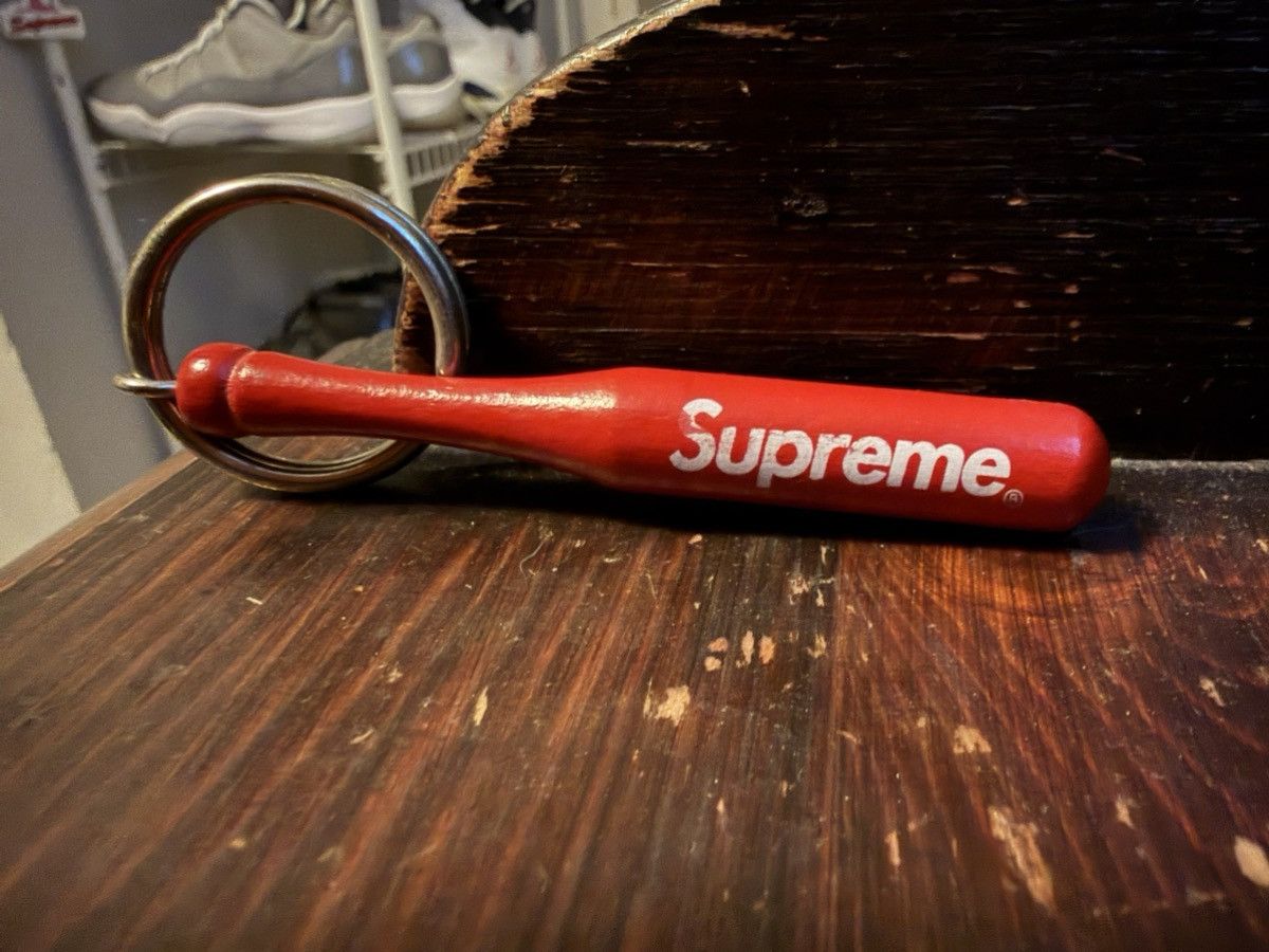 Supreme Supreme baseball bat keychain 2011 Size ONE SIZE - 1 Thumbnail