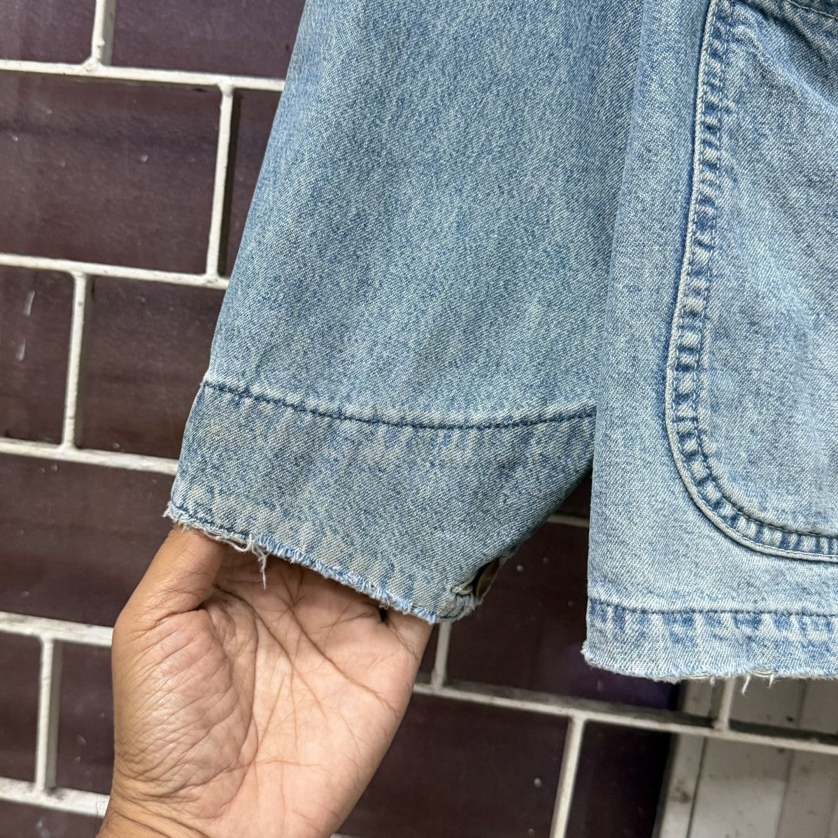 Carhartt VTG Carhartt Denim Chore Jacket Faded Distressed Workwear Size US L / EU 52-54 / 3 - 12 Thumbnail