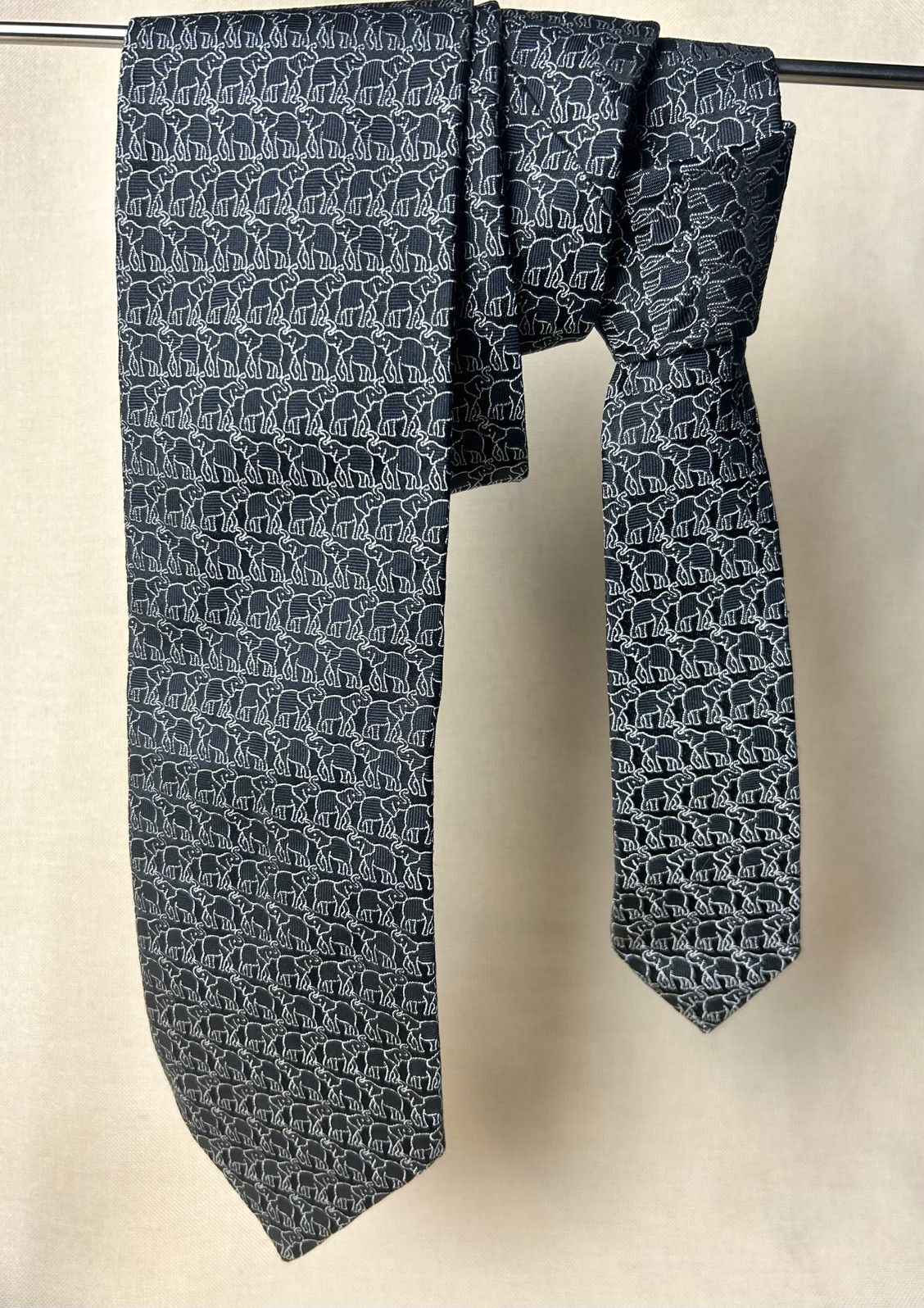Moschino Moschino black silver elephant Silk Mens Tie Size ONE SIZE - 1 Thumbnail